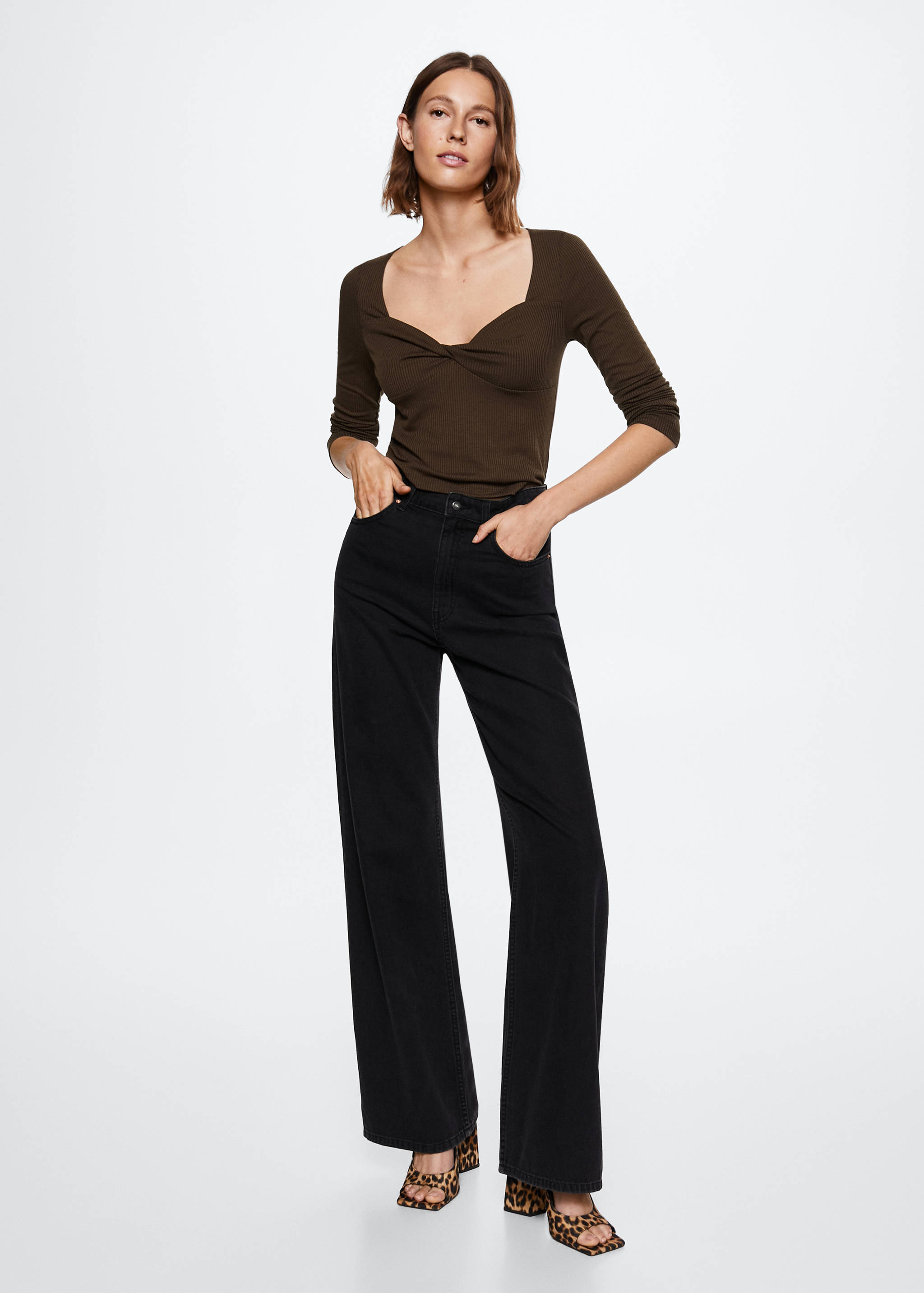 Geripptes T-Shirt mit Knotendetail - Allgemeine Ansicht