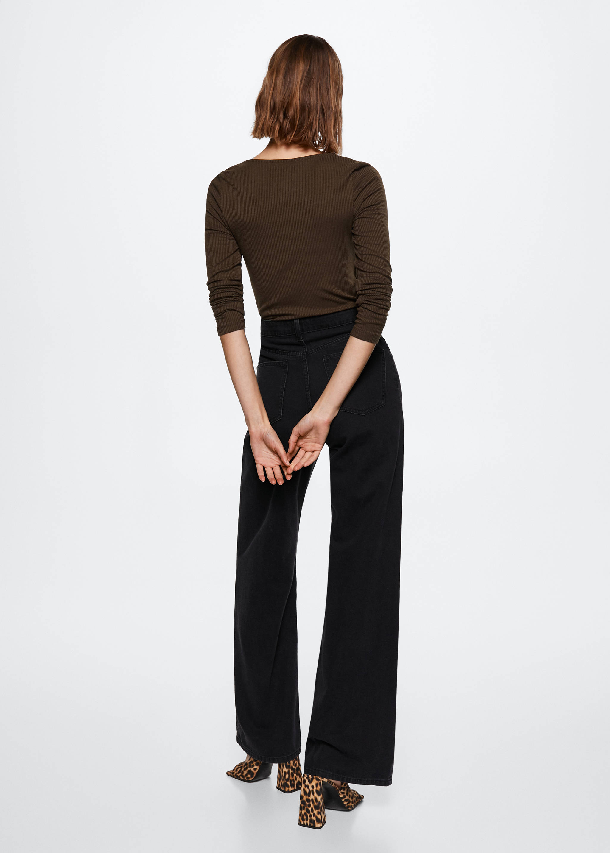 Geripptes T-Shirt mit Knotendetail - Rückseite des Artikels