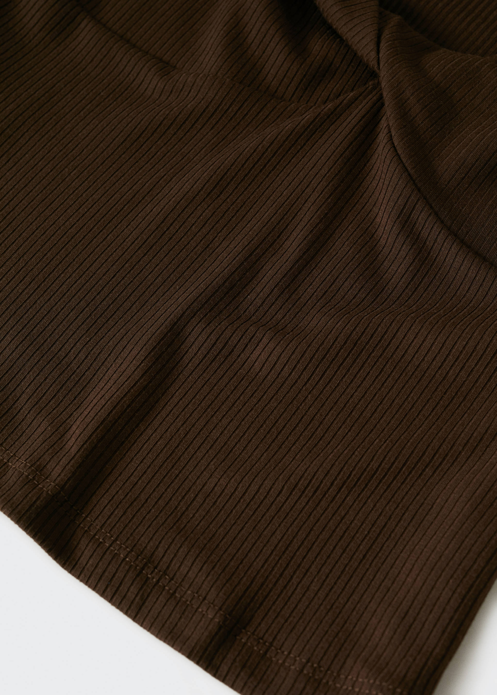 Geripptes T-Shirt mit Knotendetail - Detail des Artikels 8