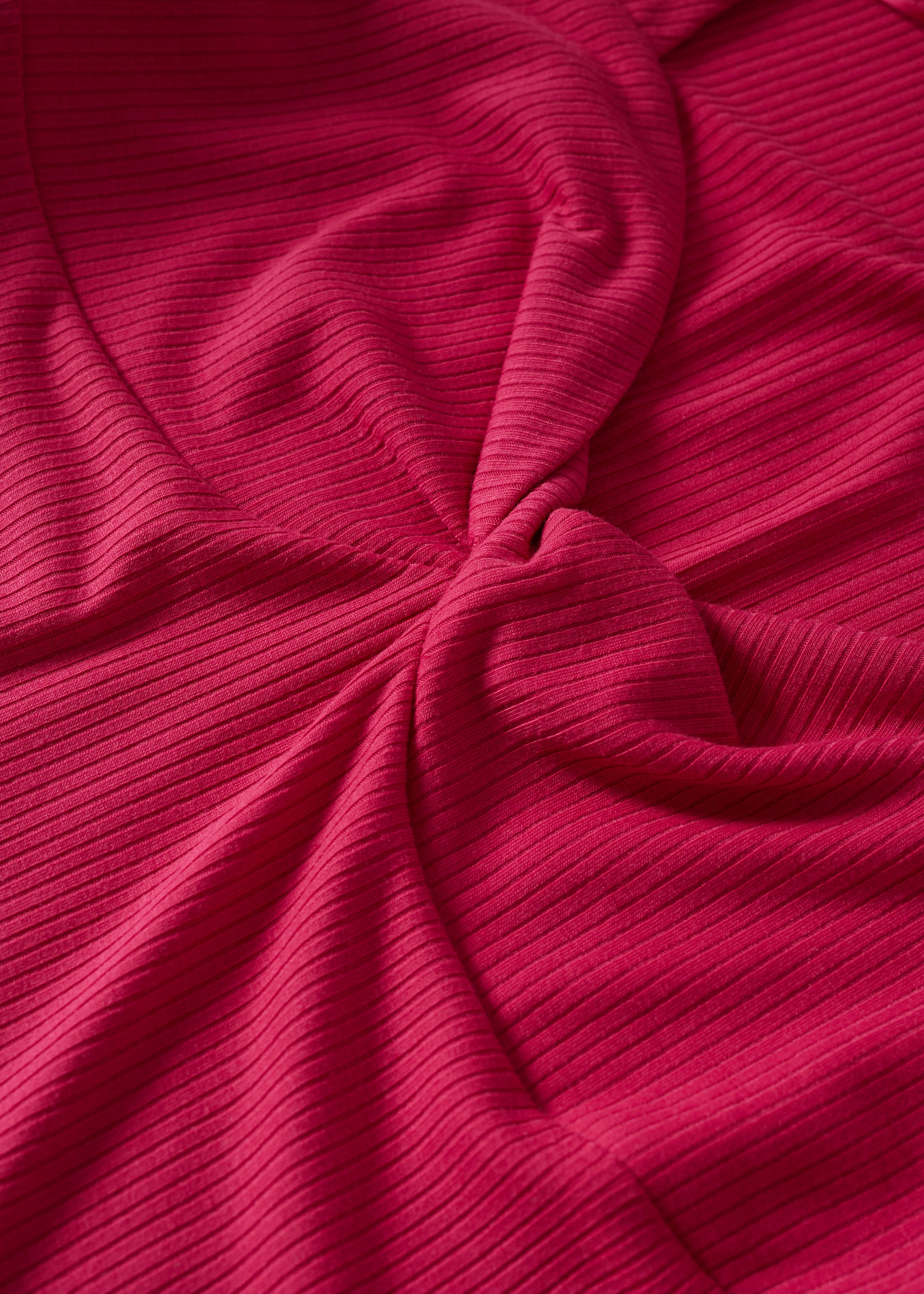 Geripptes T-Shirt mit Knotendetail - Detail des Artikels 0