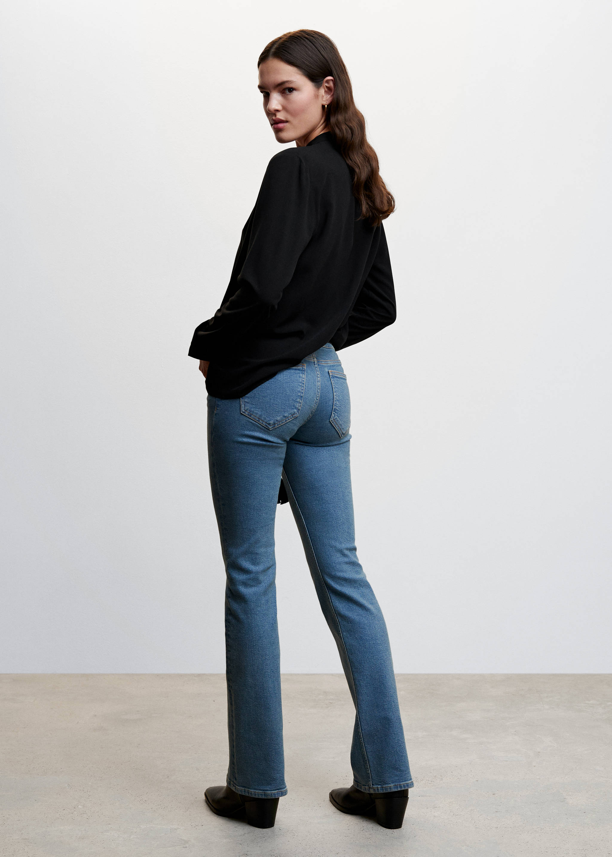 Tie-neck blouse - Reverse of the article