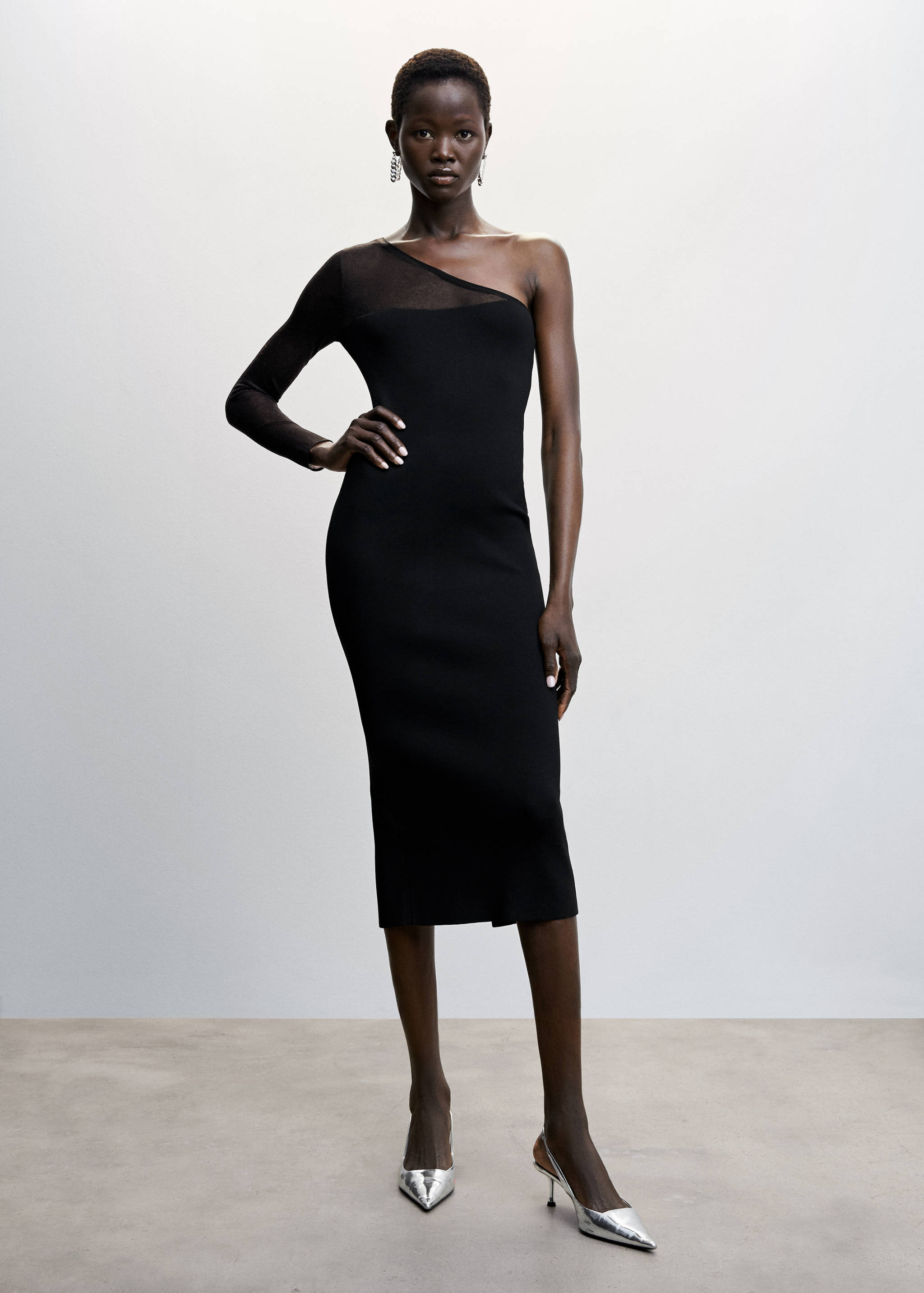 Asymmetric neckline dress - General plane