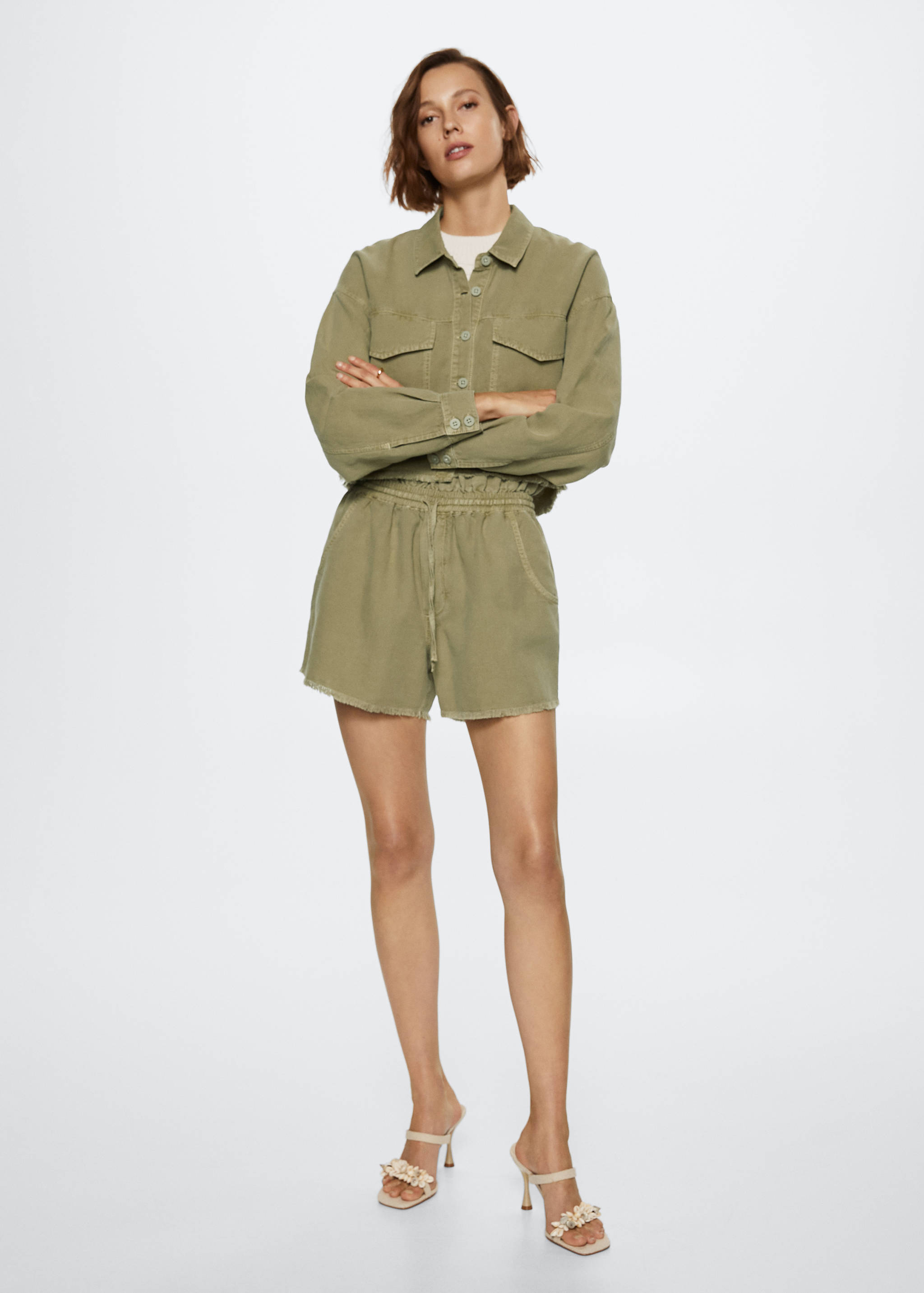 Chaqueta vaquera bolsillos  - Plano general