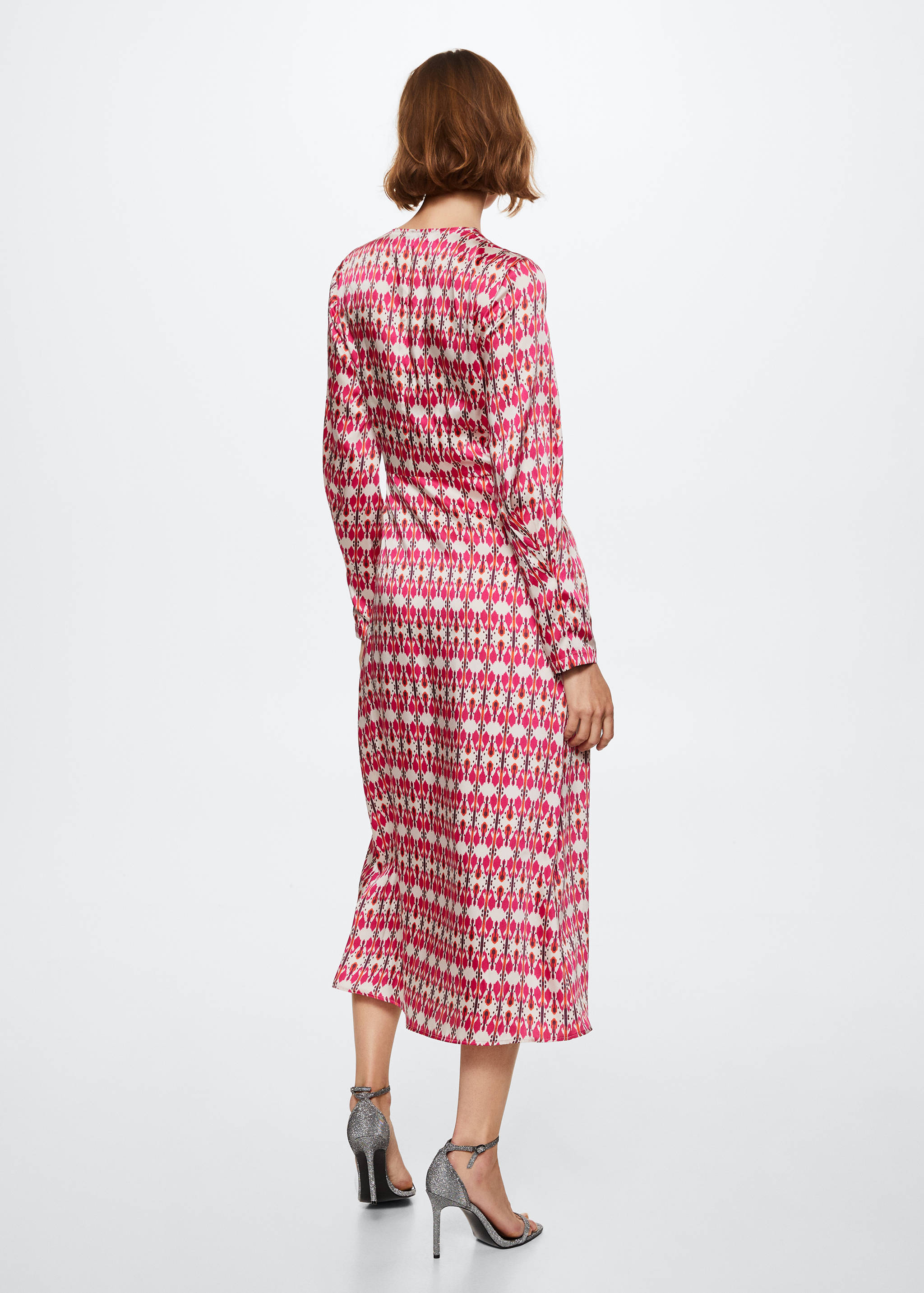 Gemustertes Wickelkleid - Rückseite des Artikels