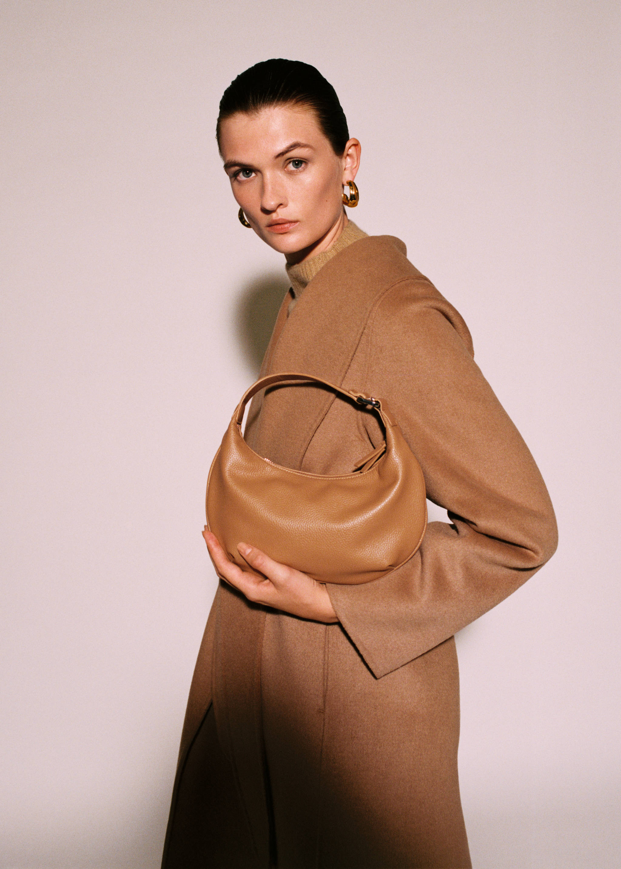 Bolso ovalado asa corta  - Detalle del artículo 9