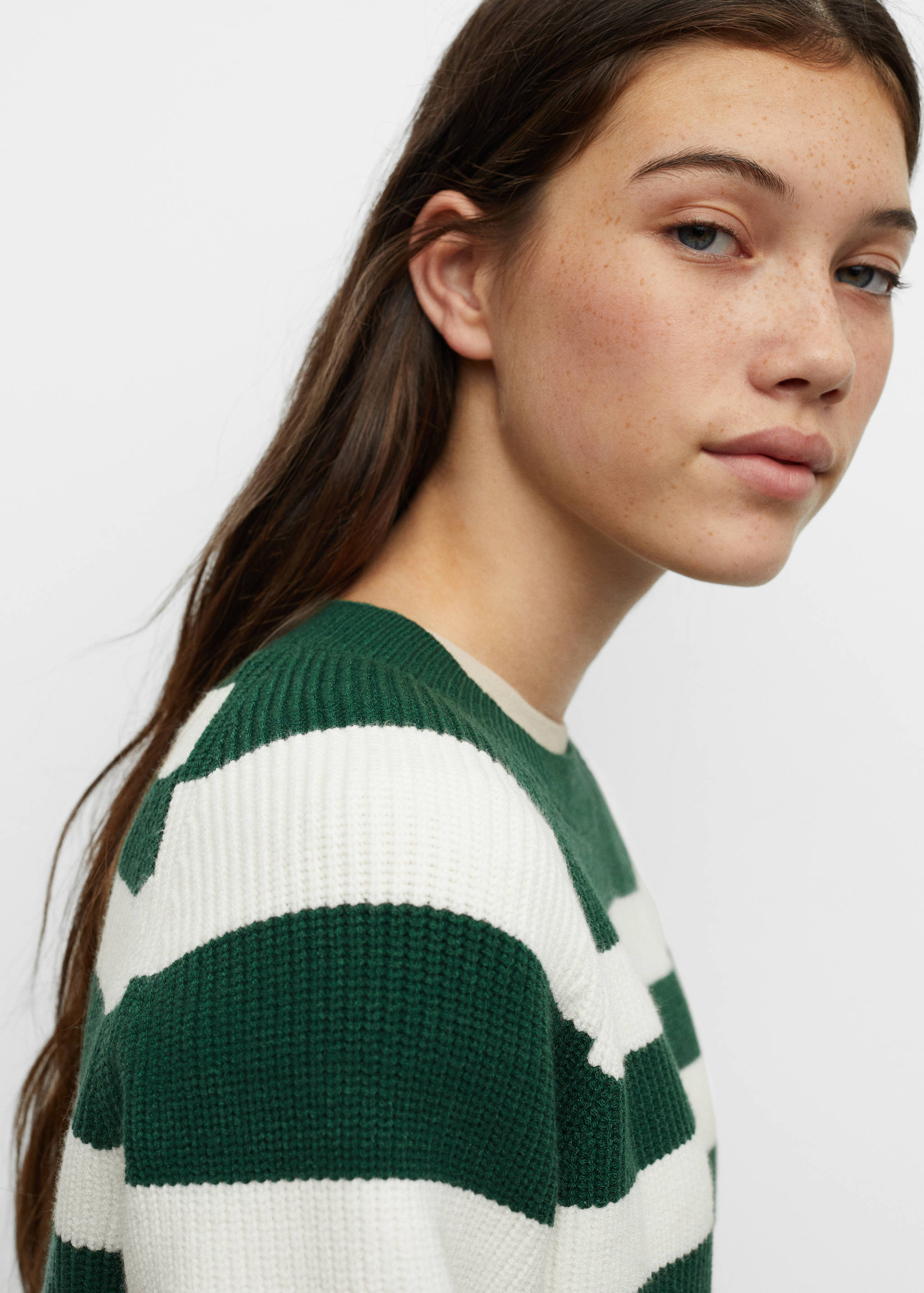Round-neck striped sweater - Details of the article 4