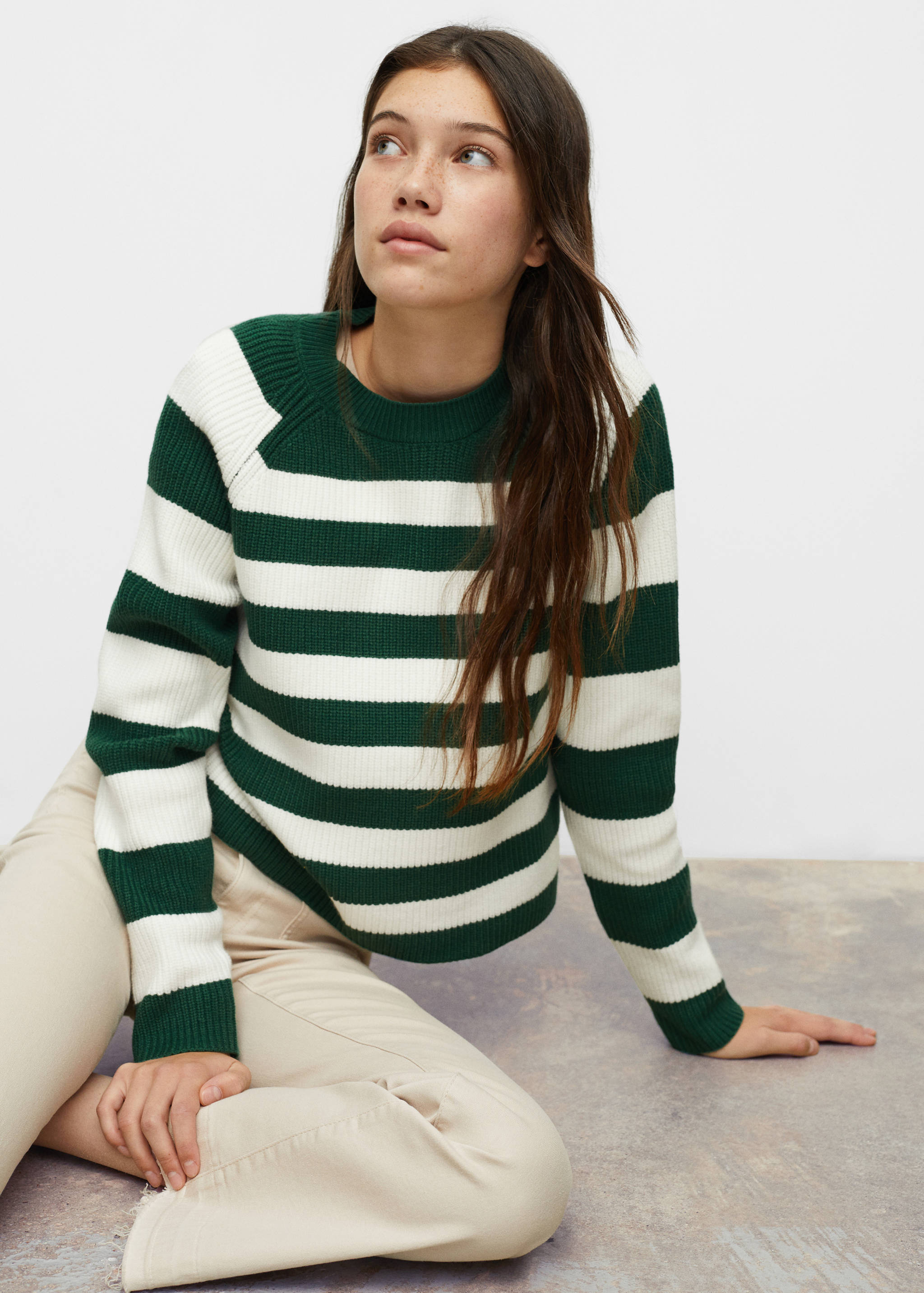 Round-neck striped sweater - Details of the article 2