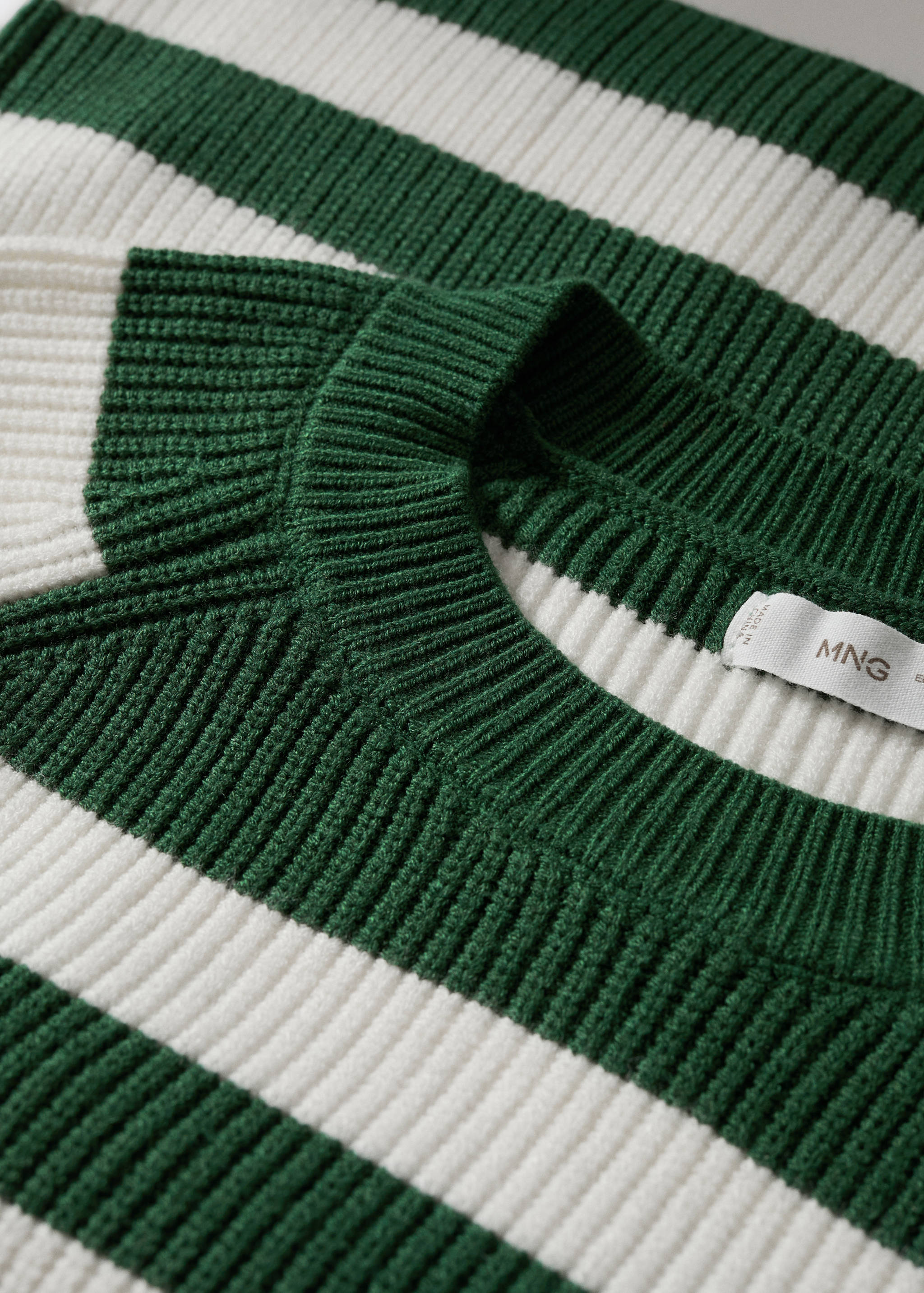 Round-neck striped sweater - Details of the article 8