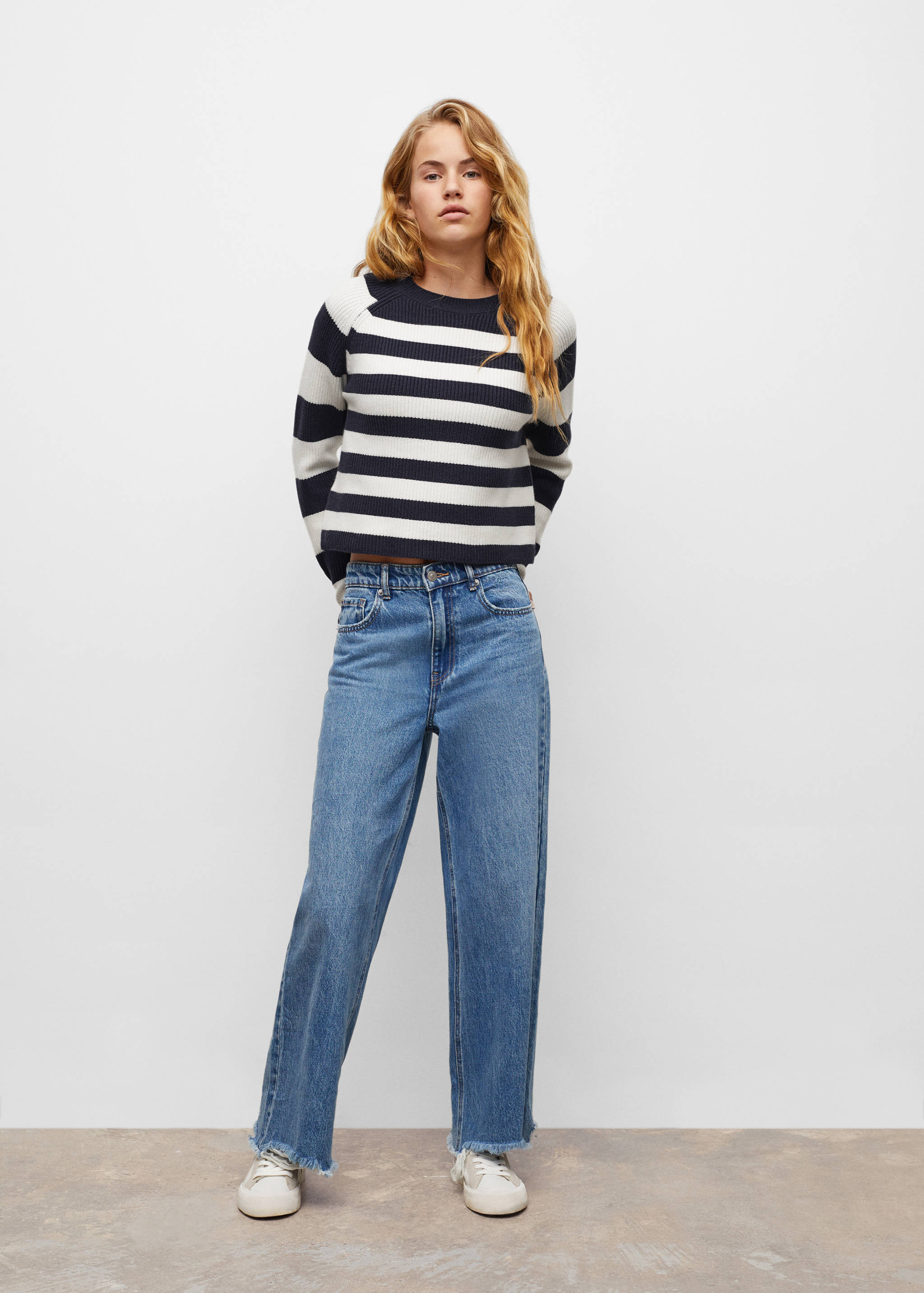 Round-neck striped sweater - General plane