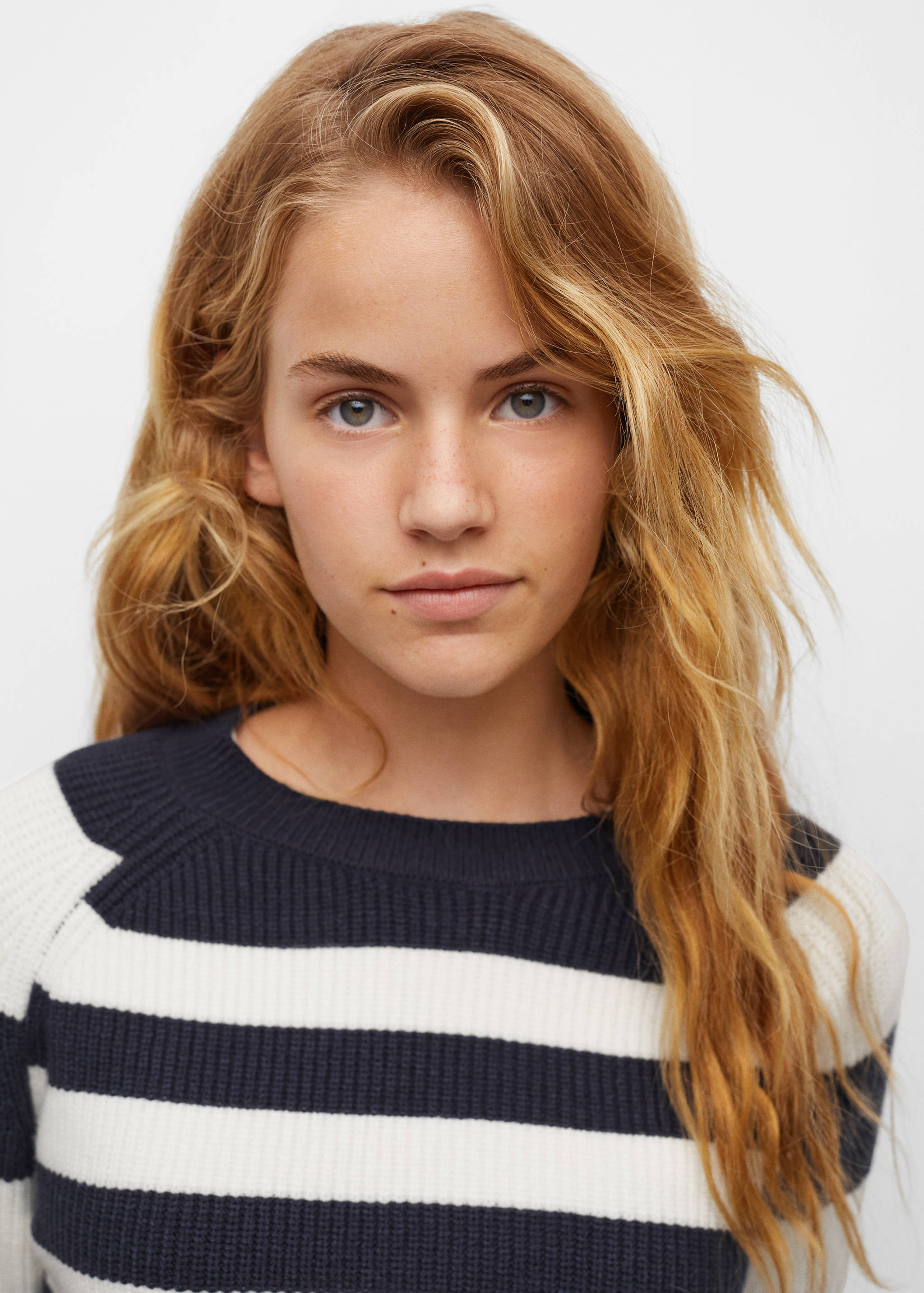 Round-neck striped sweater - Details of the article 4