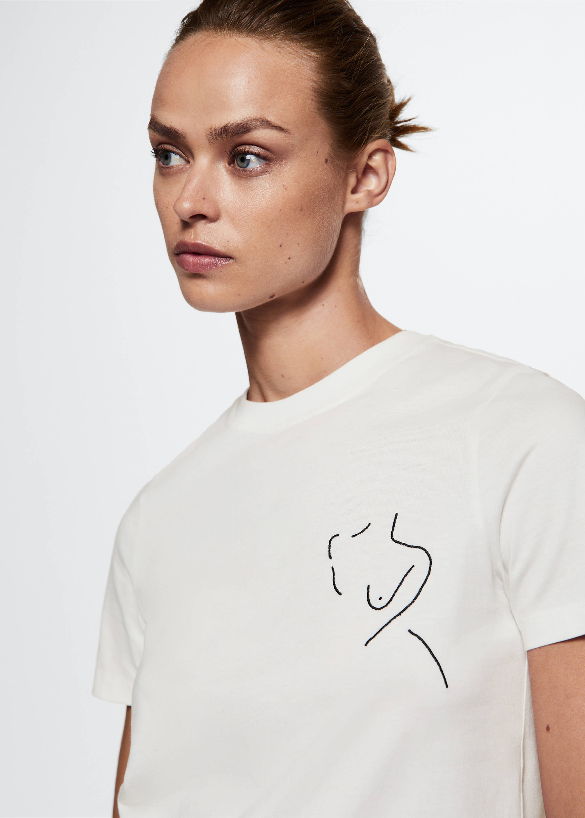 Camiseta solidaria bordado - Detalle del artículo 1