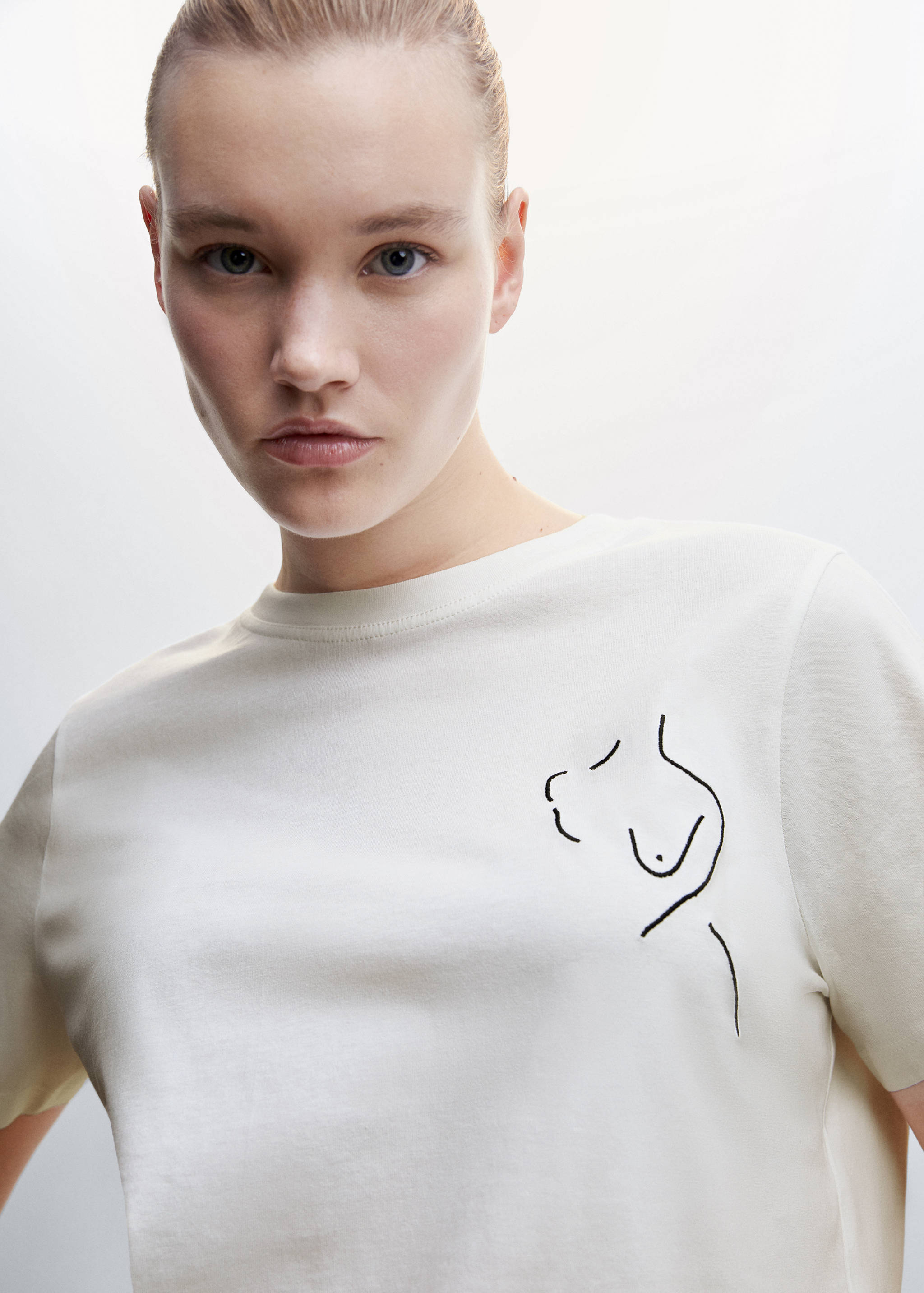 Camiseta solidaria bordado - Detalle del artículo 4