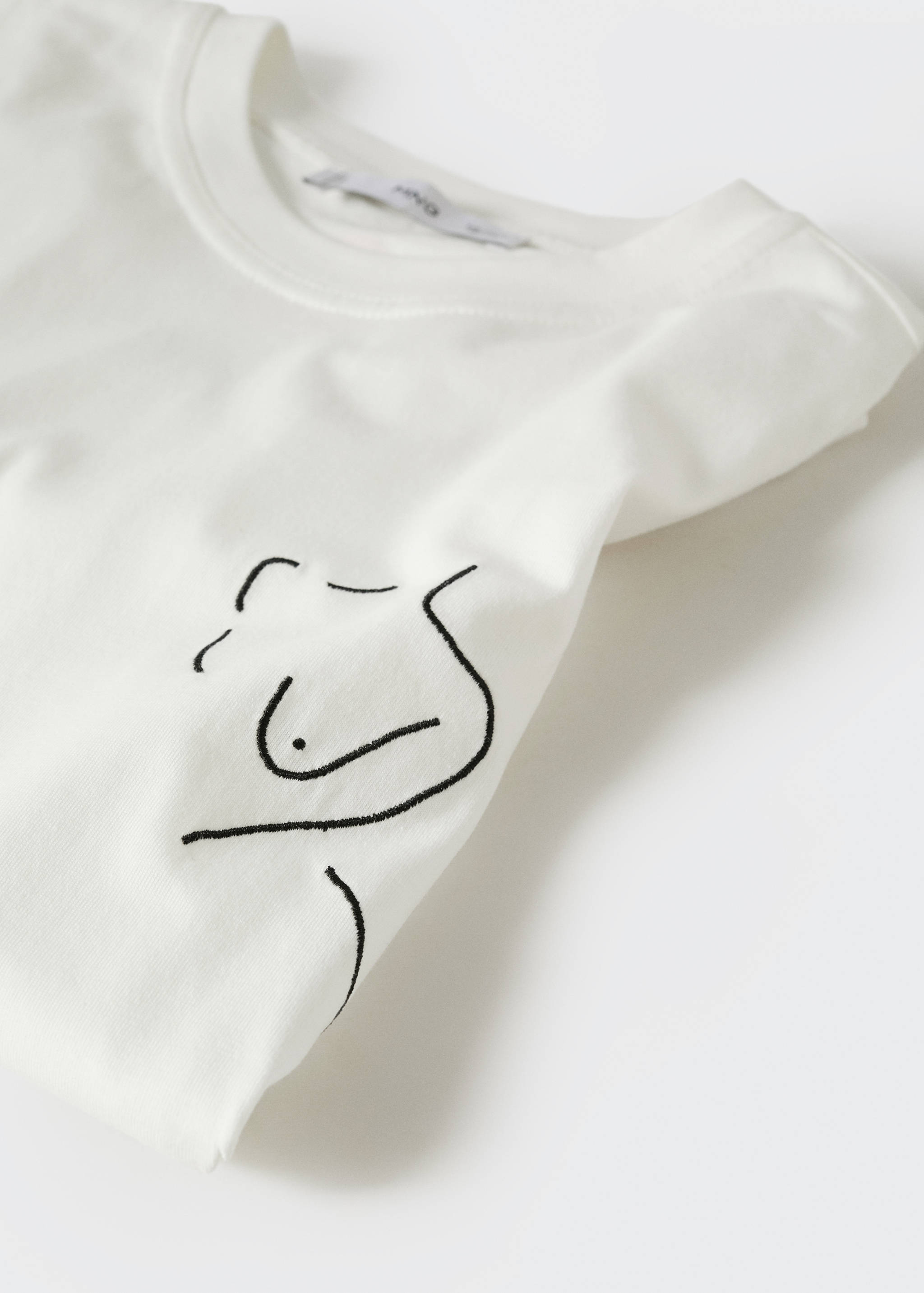 Camiseta solidaria bordado - Detalle del artículo 8