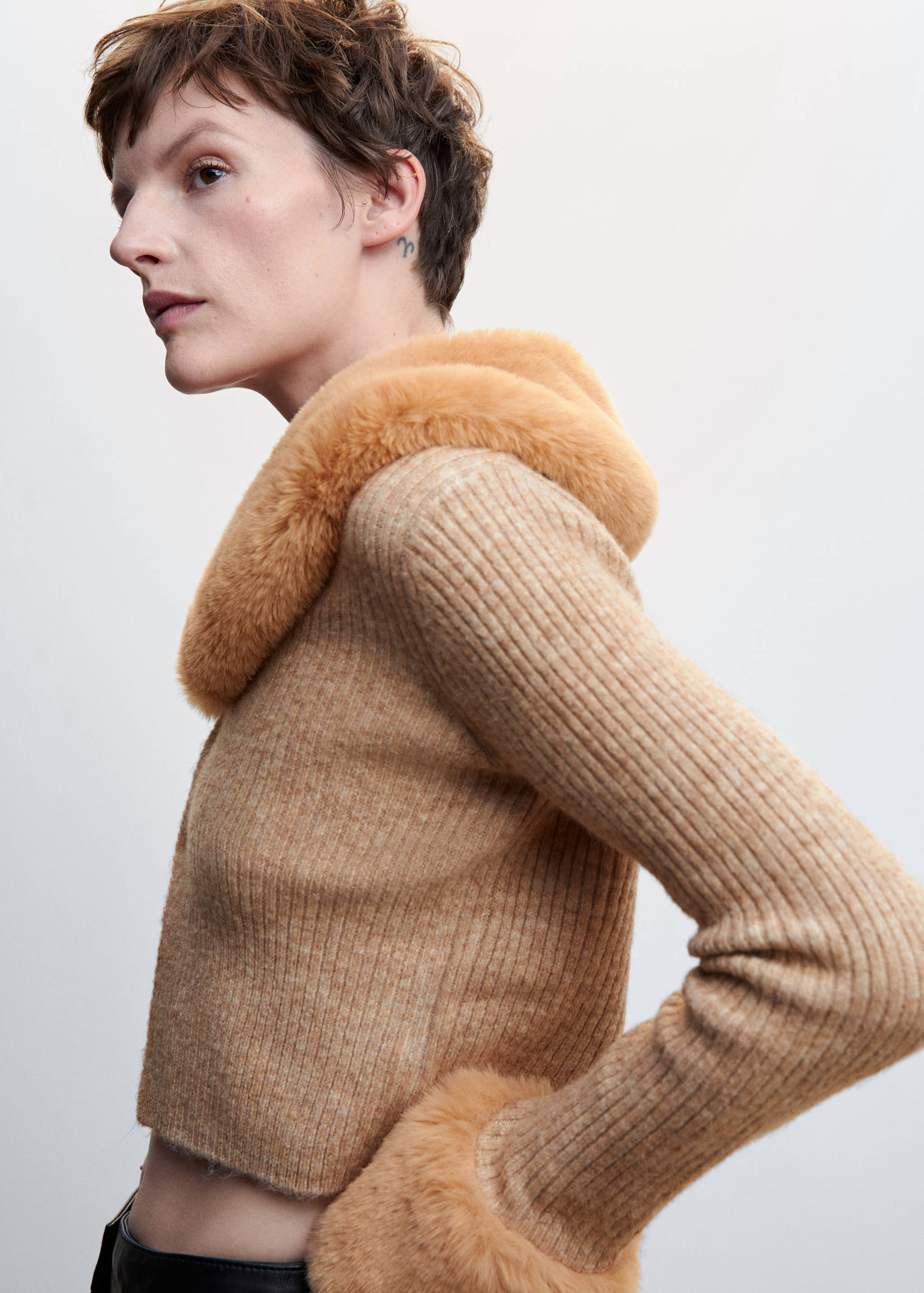 Cardigan with fur-effect collar - Details of the article 1