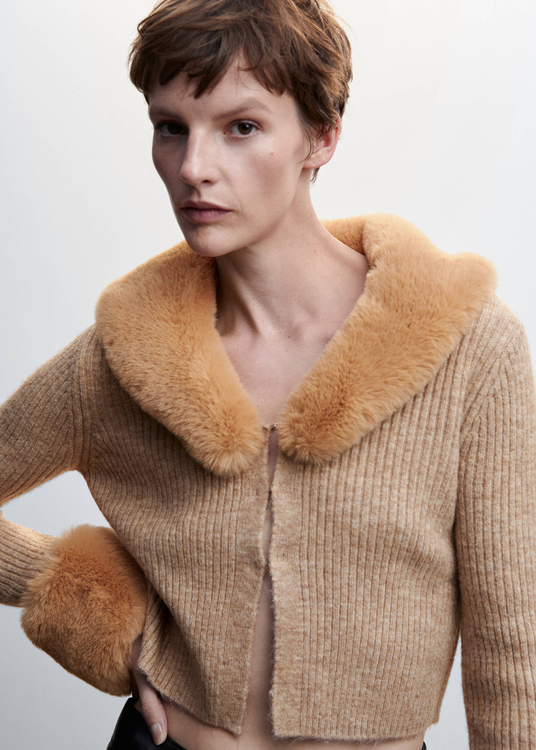 Cardigan with fur-effect collar - Details of the article 3