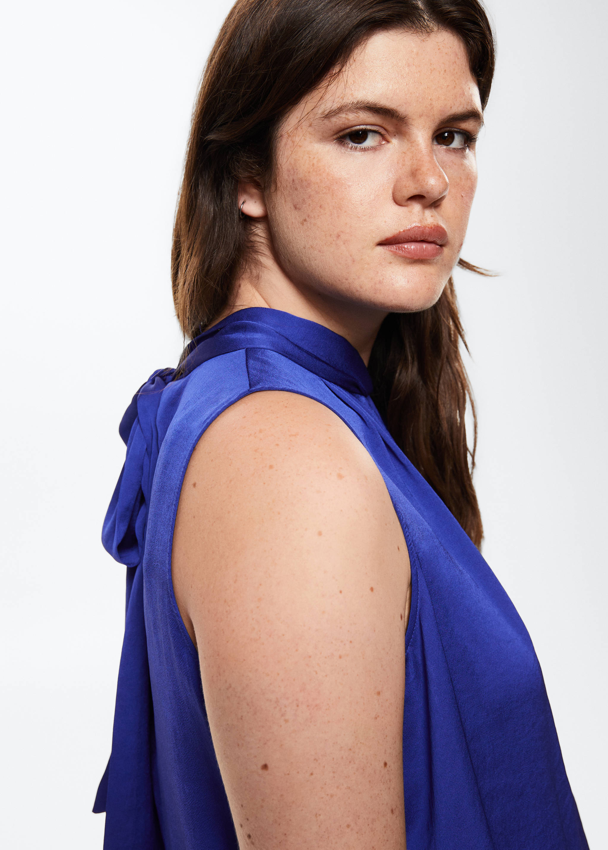 Bow satin blouse - Details of the article 4