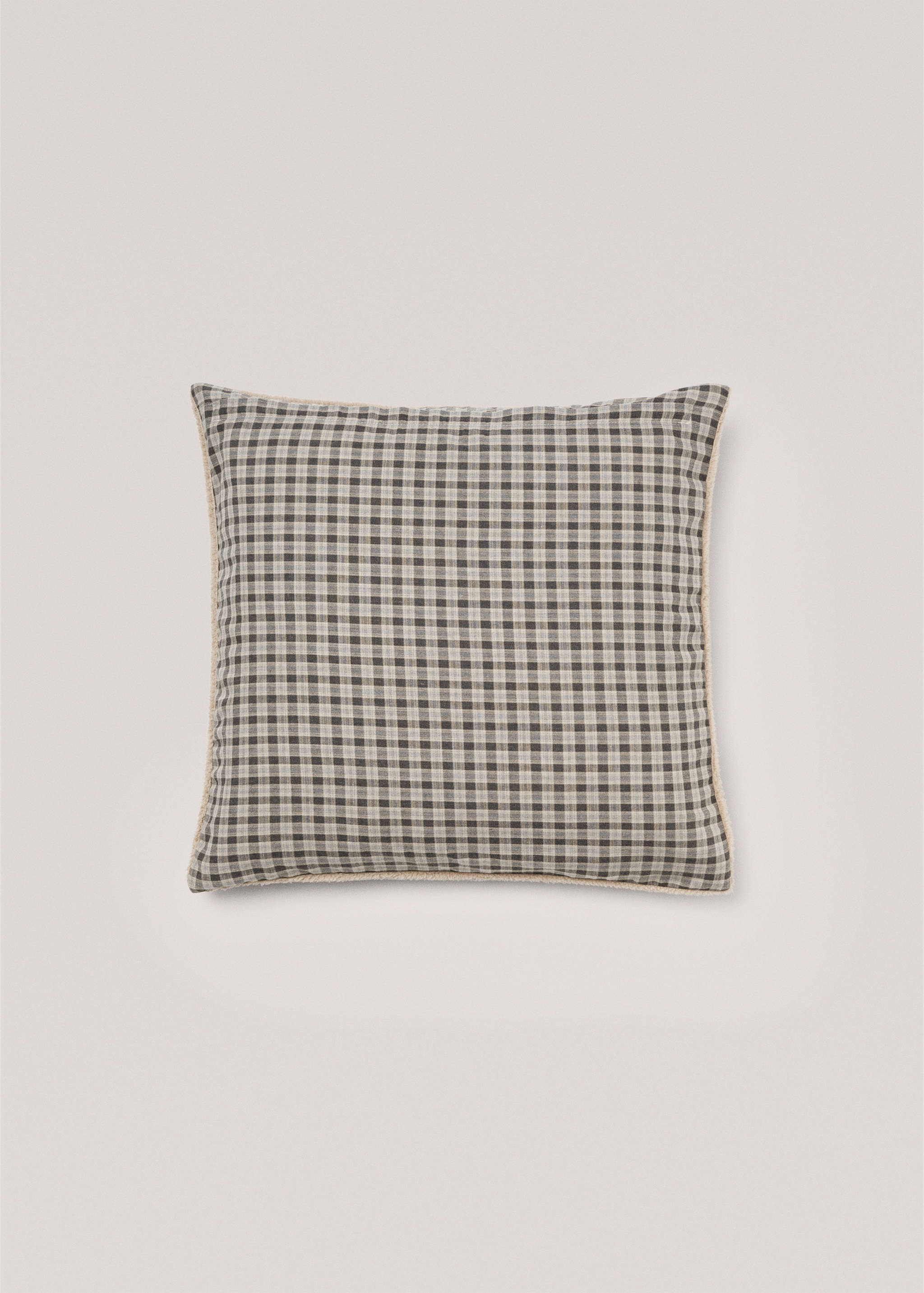 Tufted combined cushion cover - Reverse of the article