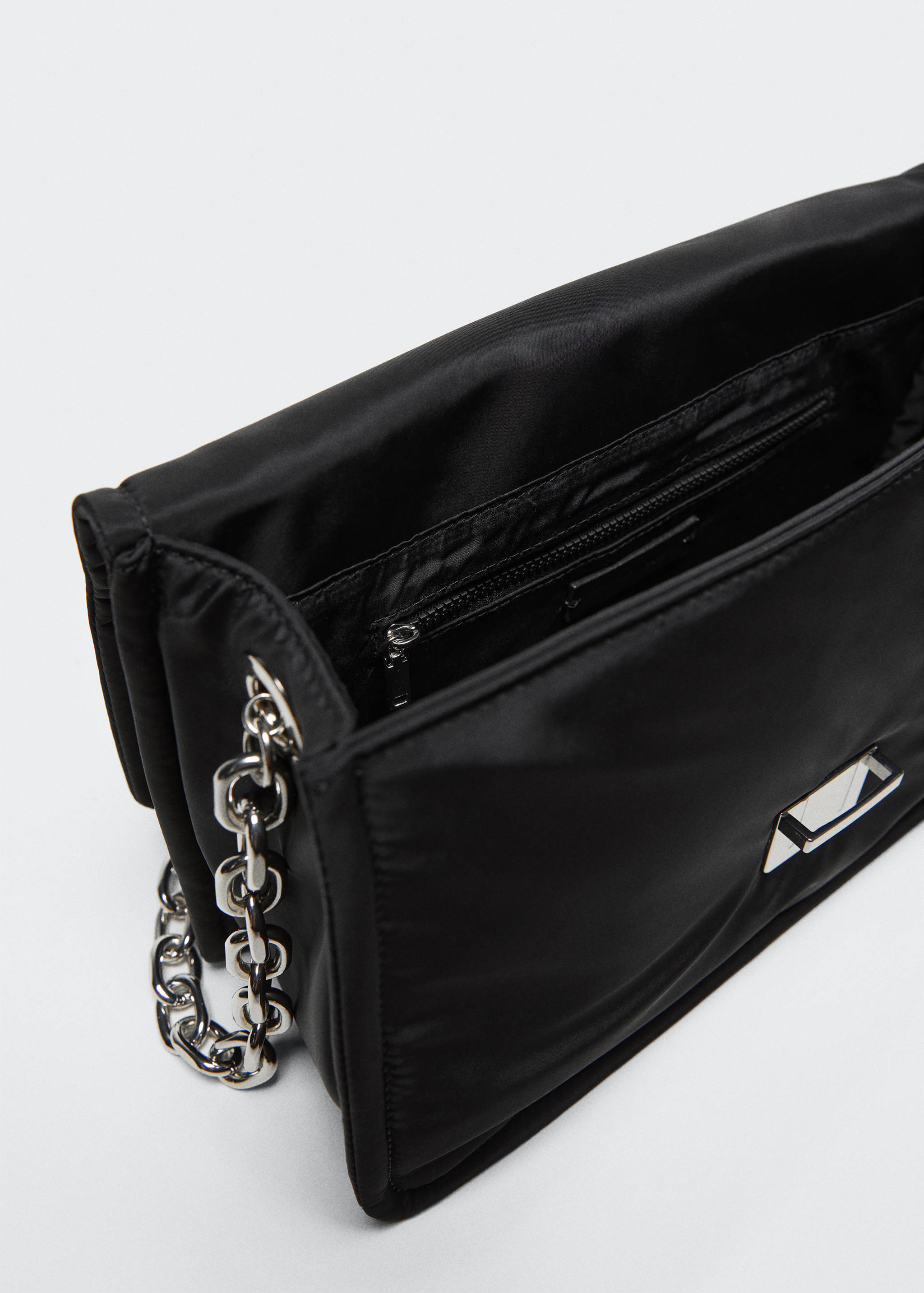 Bag with short chain handle - Details of the article 2