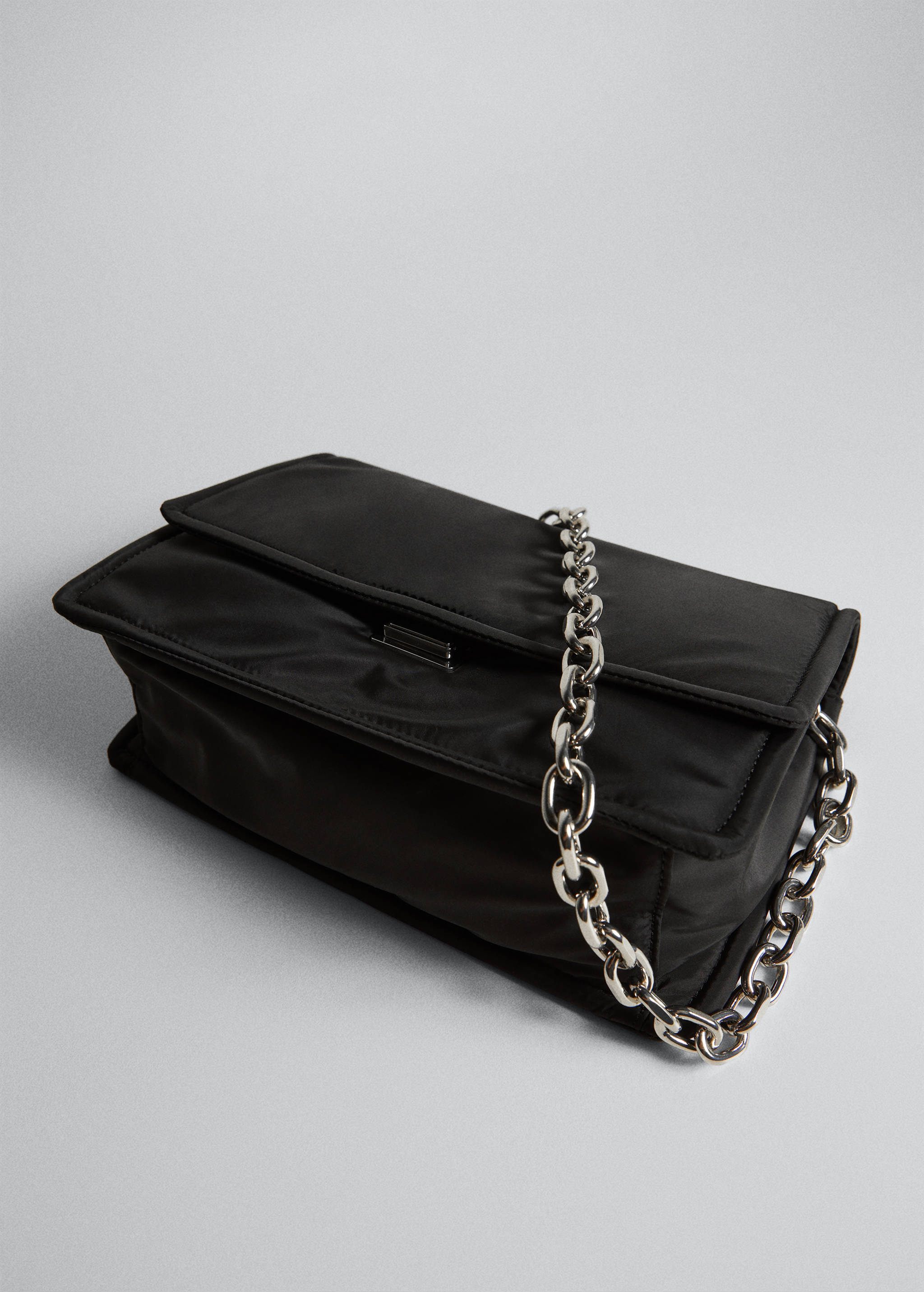 Bag with short chain handle - Details of the article 4