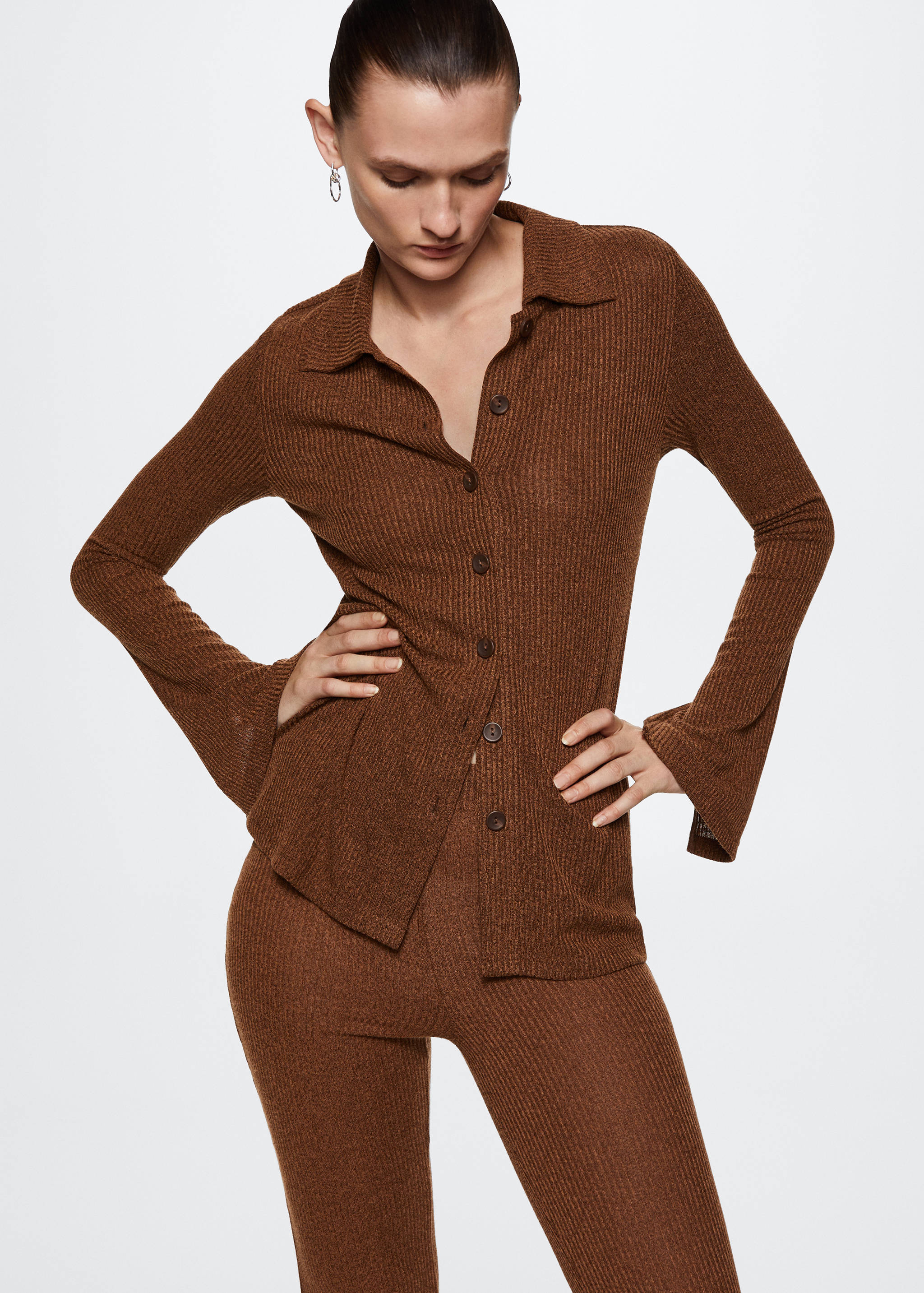 Geknöpftes Hemd mit Rippmuster - Mittlere Ansicht