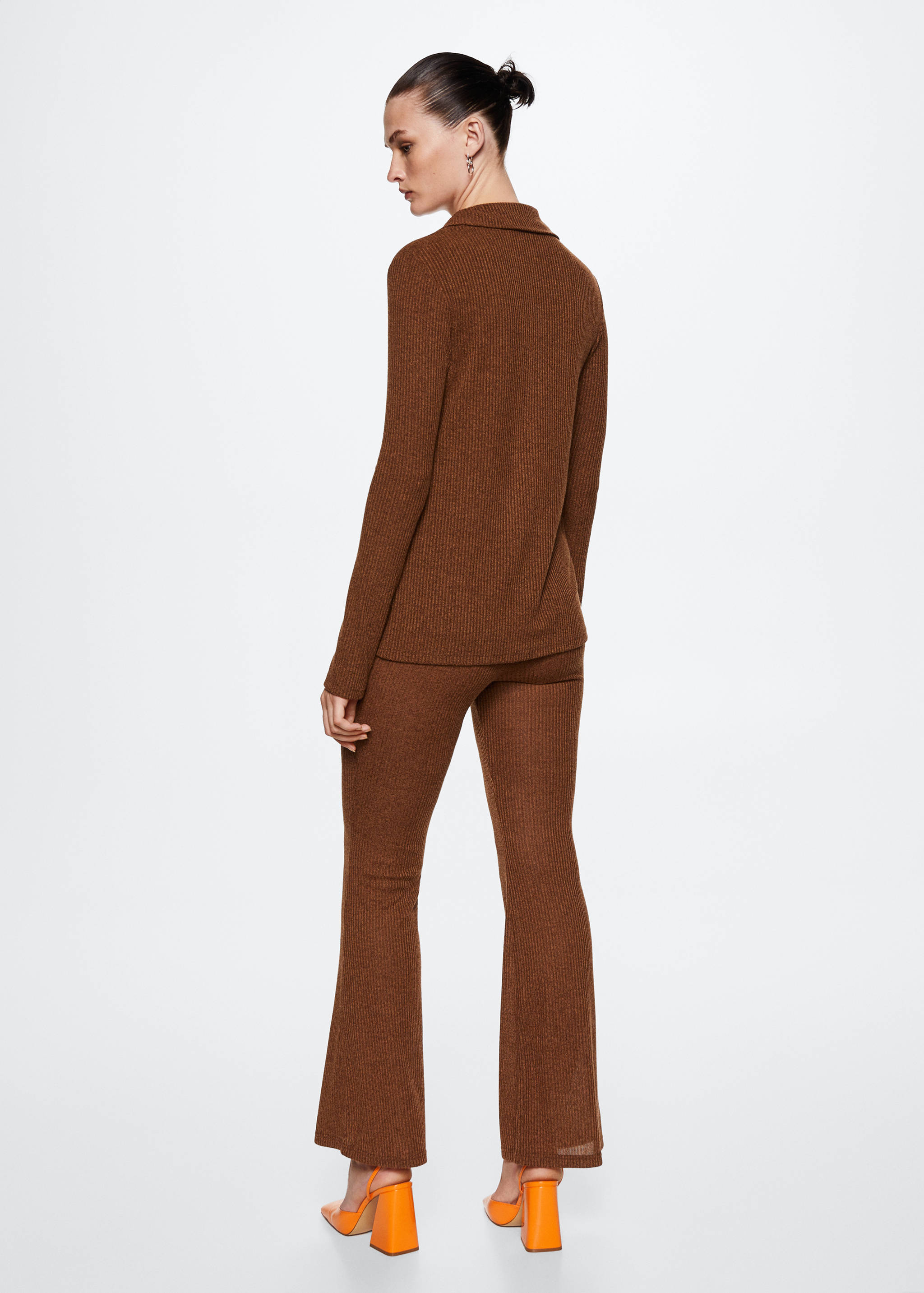 Geknöpftes Hemd mit Rippmuster - Rückseite des Artikels