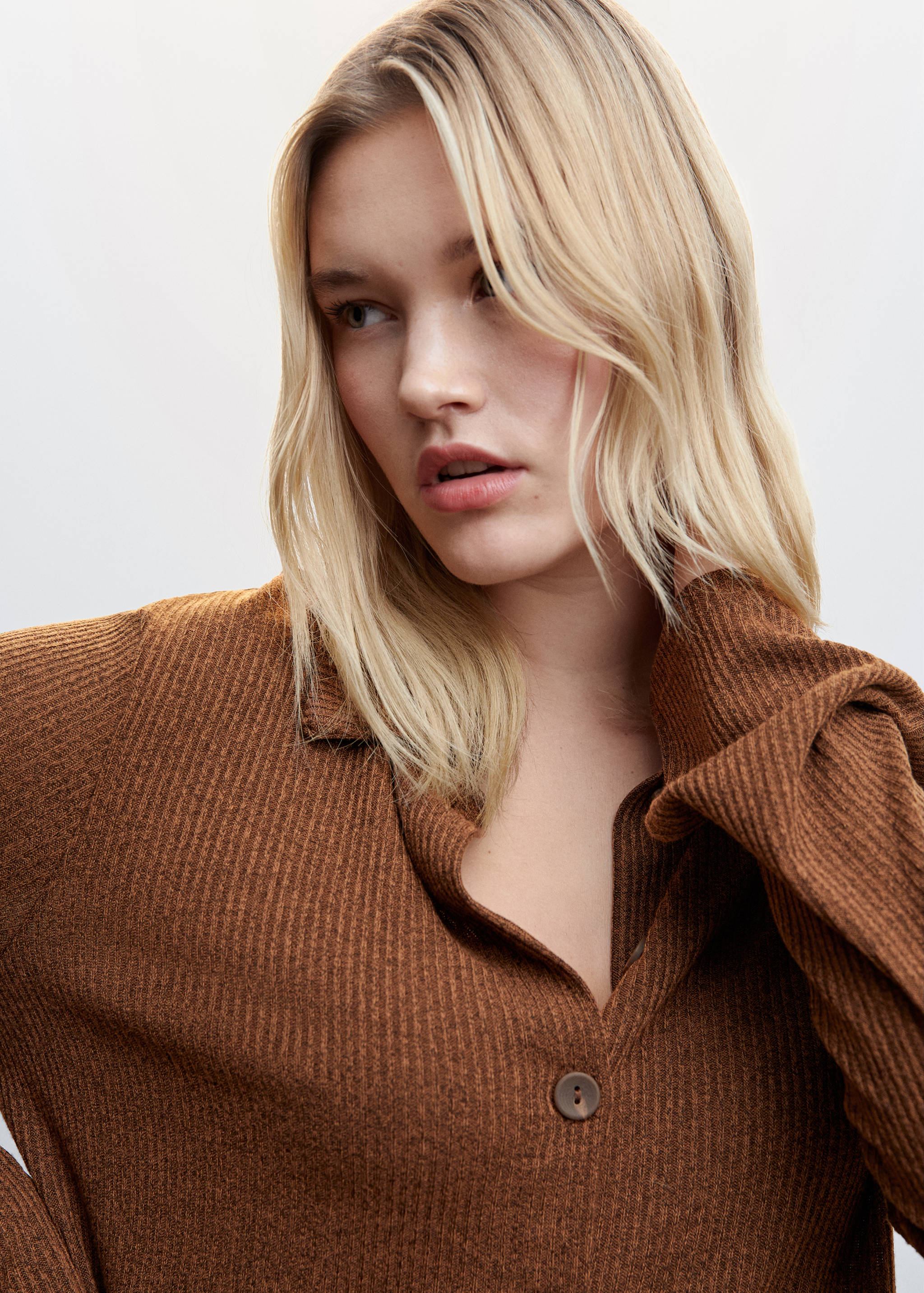 Geknöpftes Hemd mit Rippmuster - Detail des Artikels 4