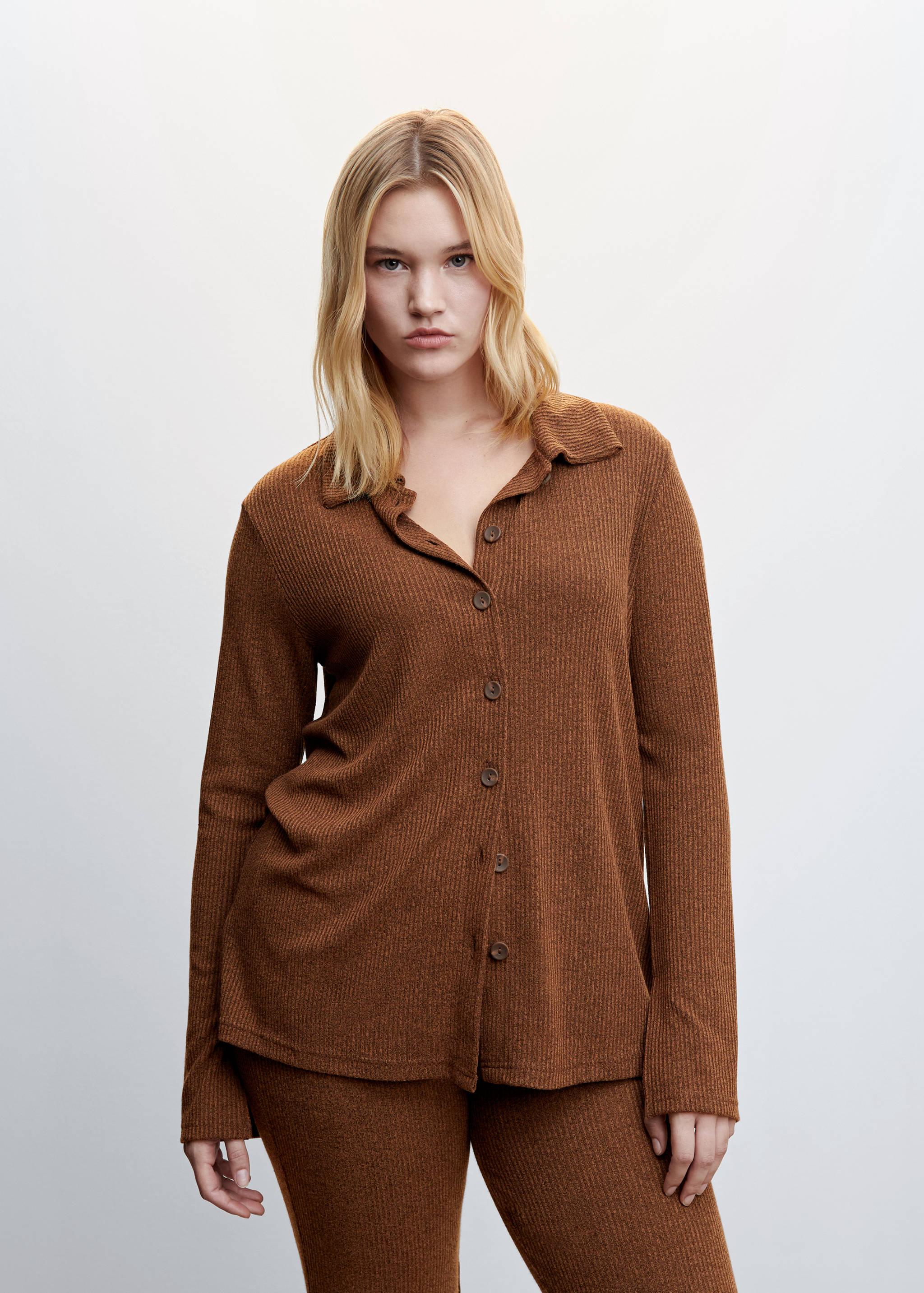 Geknöpftes Hemd mit Rippmuster - Detail des Artikels 5