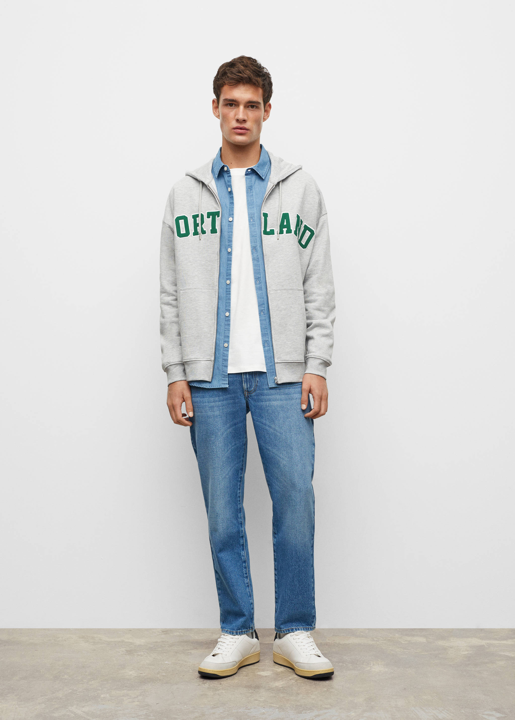 Sweatshirt mit Zip und Schriftzug - Allgemeine Ansicht