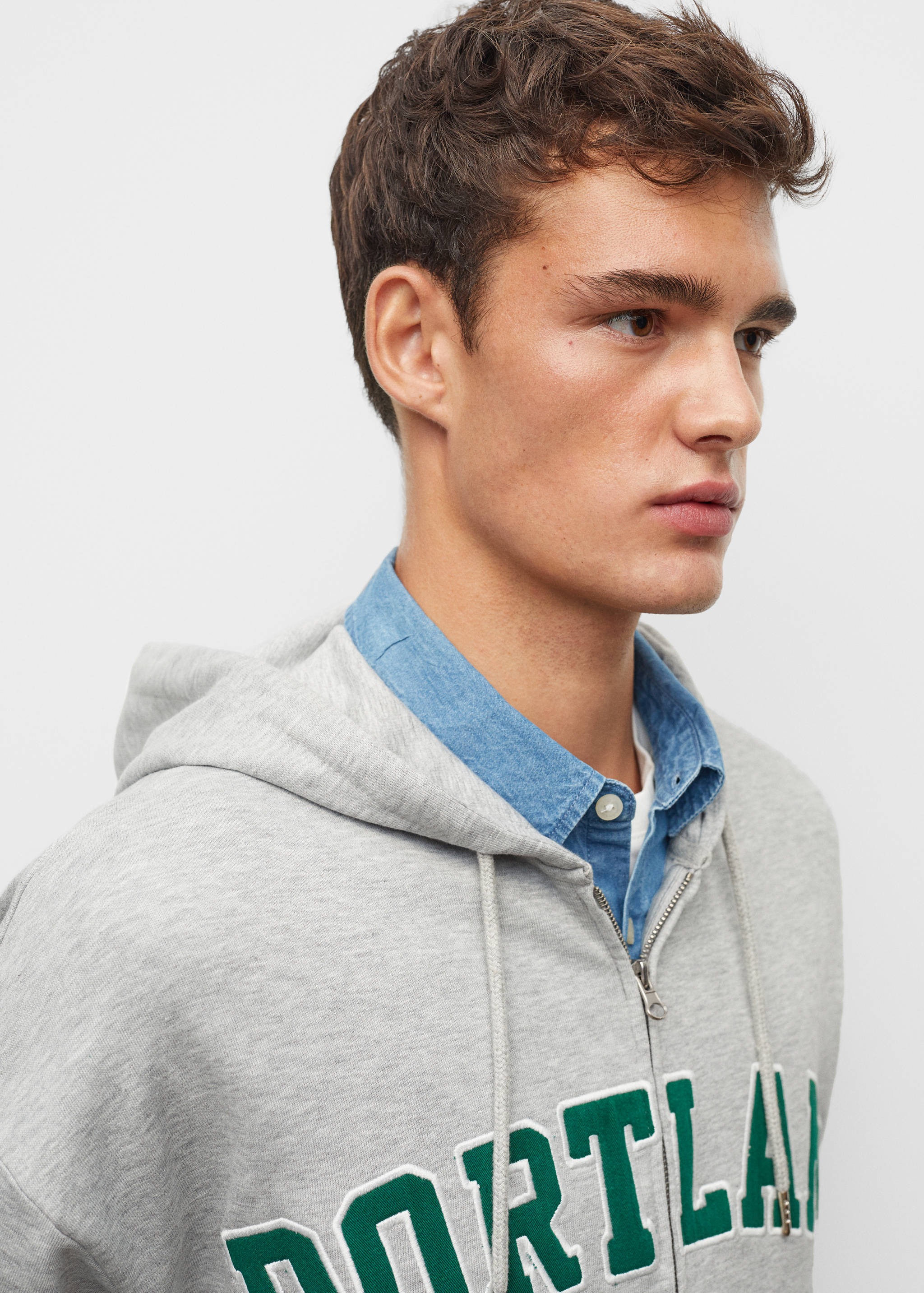 Sweatshirt mit Zip und Schriftzug - Detail des Artikels 4