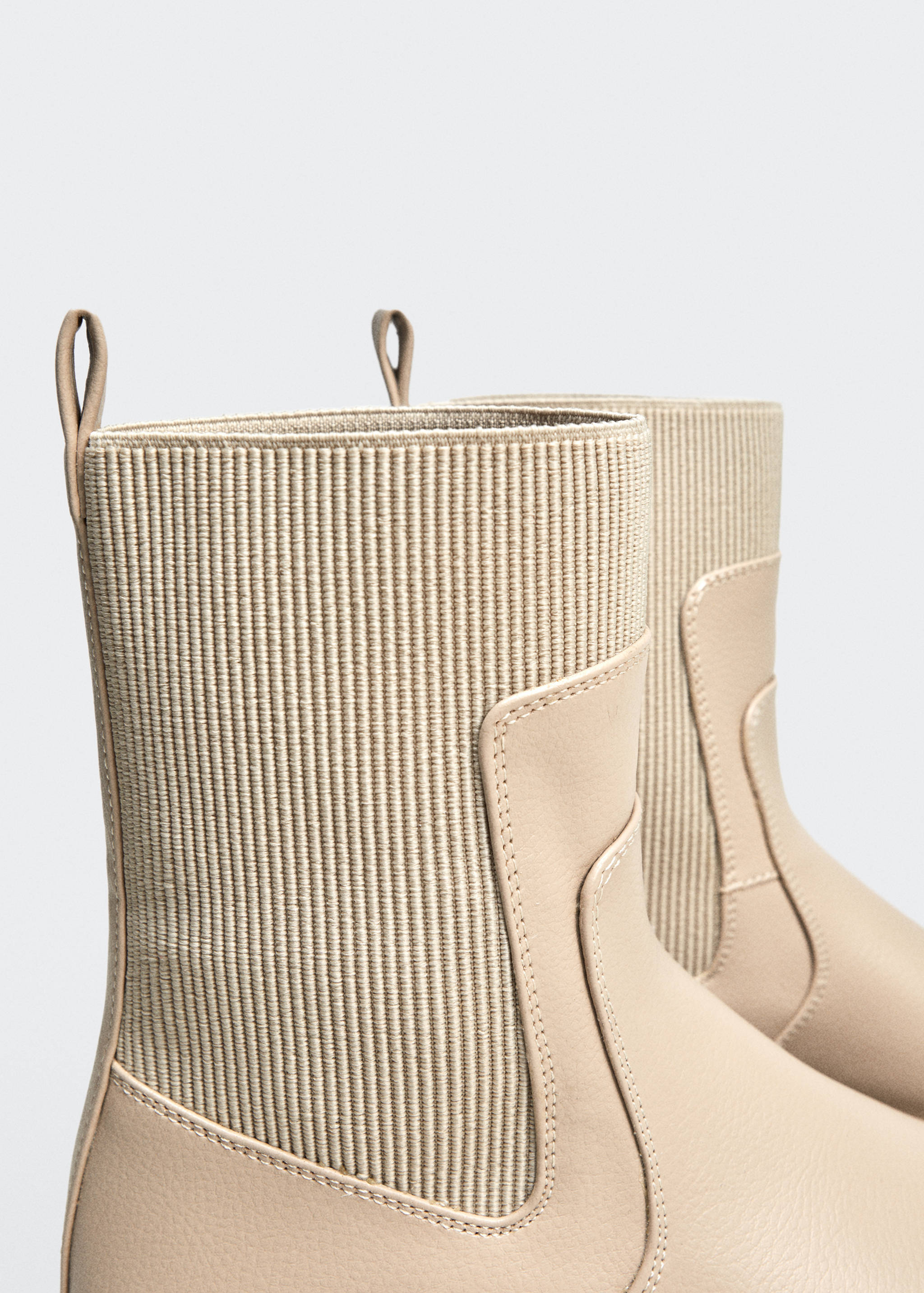 Track sole contrast ankle boots - Details of the article 2