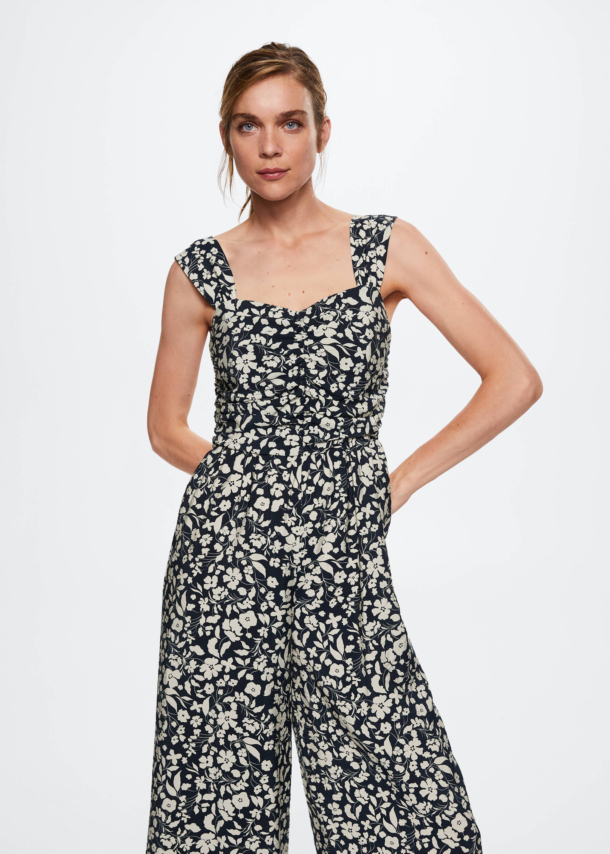 Combinaison en imprimé floral - Plan moyen