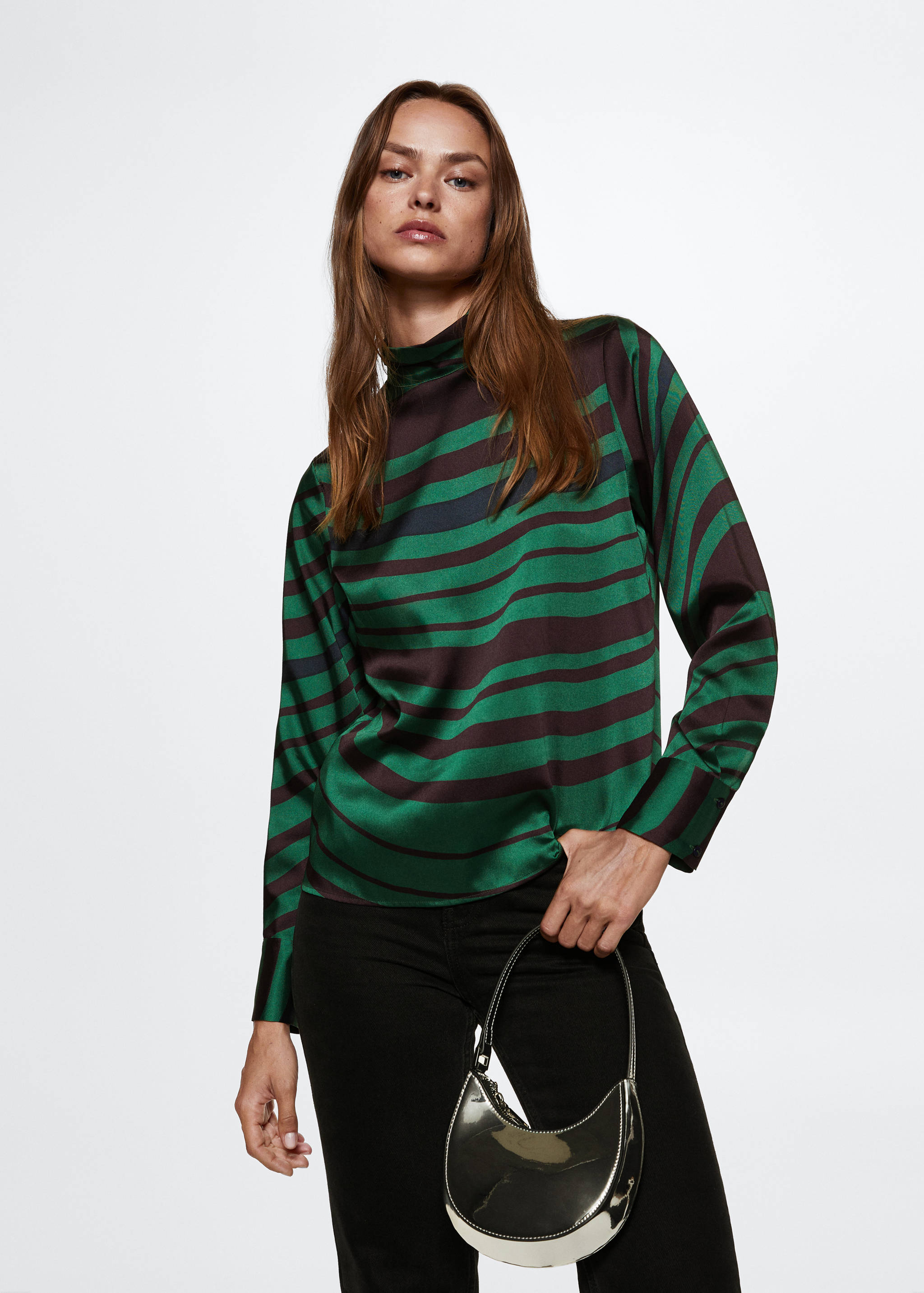 Satinierte Bluse mit Rollkragen - Mittlere Ansicht