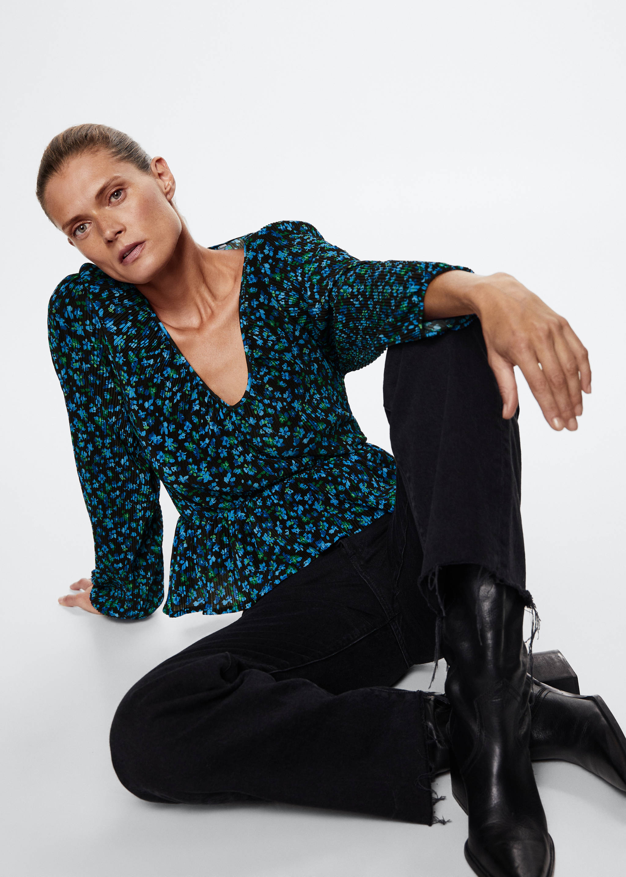 Printed pleated blouse - Details of the article 2