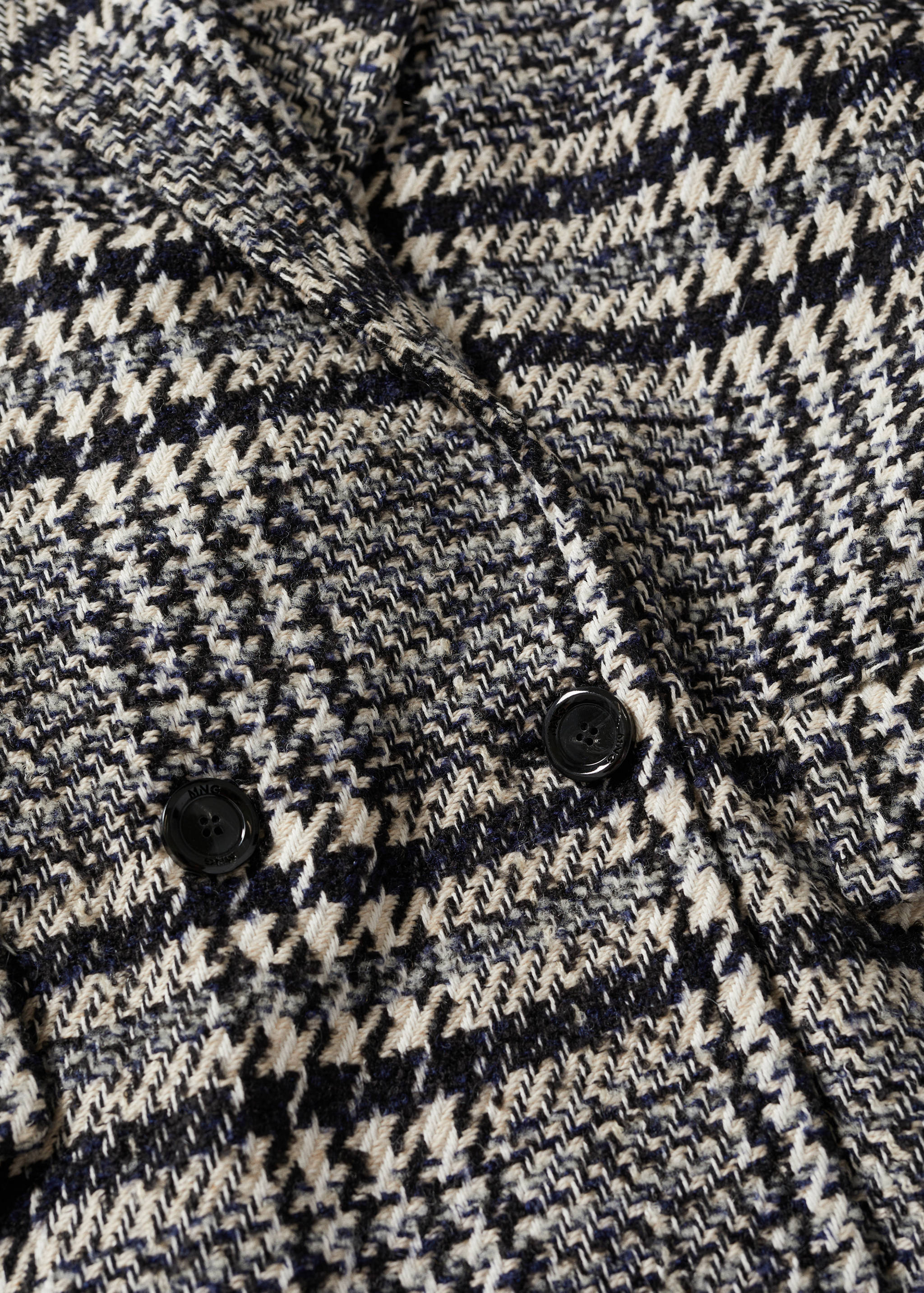 Sobretudo de tweed aos quadrados - Pormenor do artigo 8