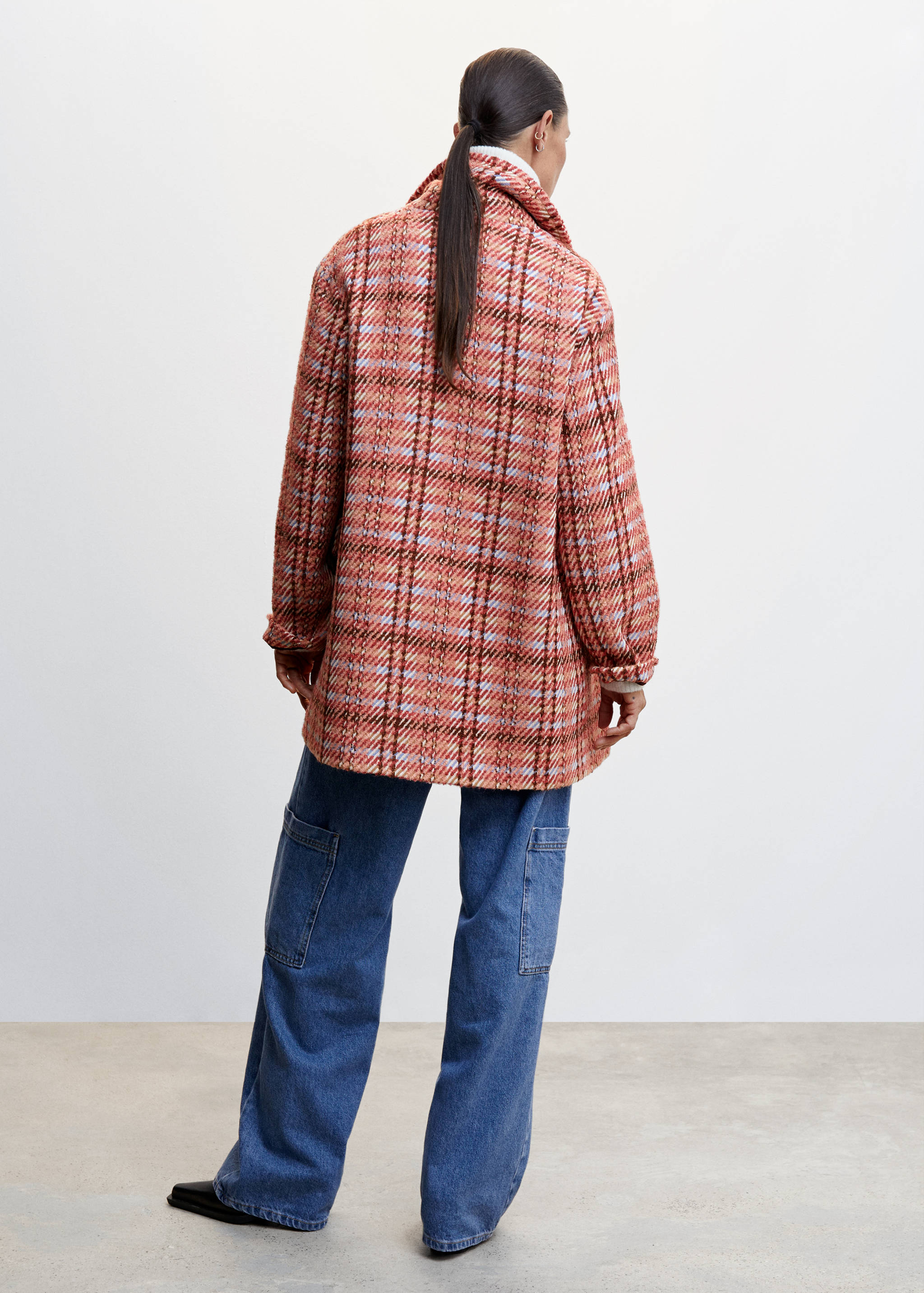 Sobretudo de tweed aos quadrados - Verso do artigo