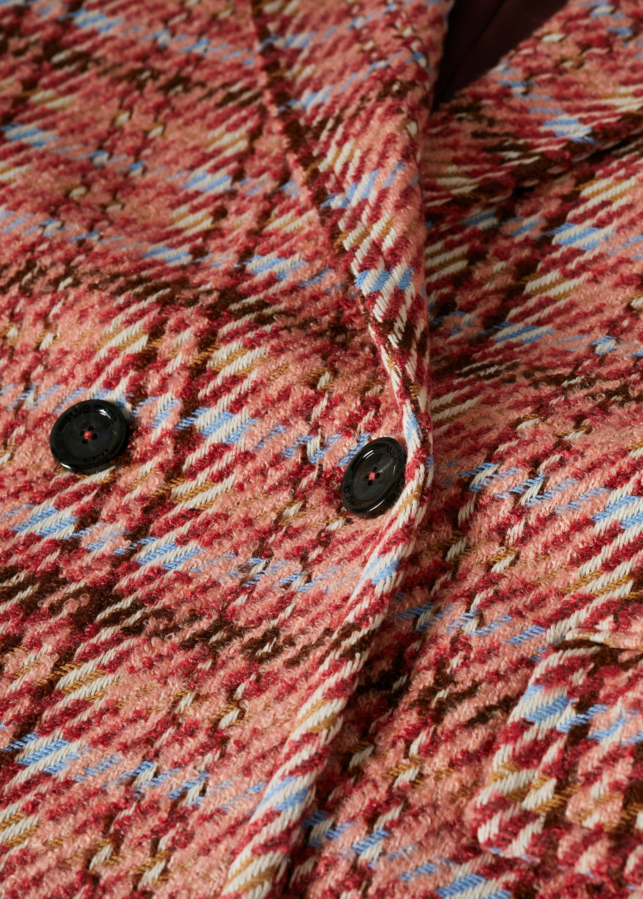 Sobretudo de tweed aos quadrados - Pormenor do artigo 8