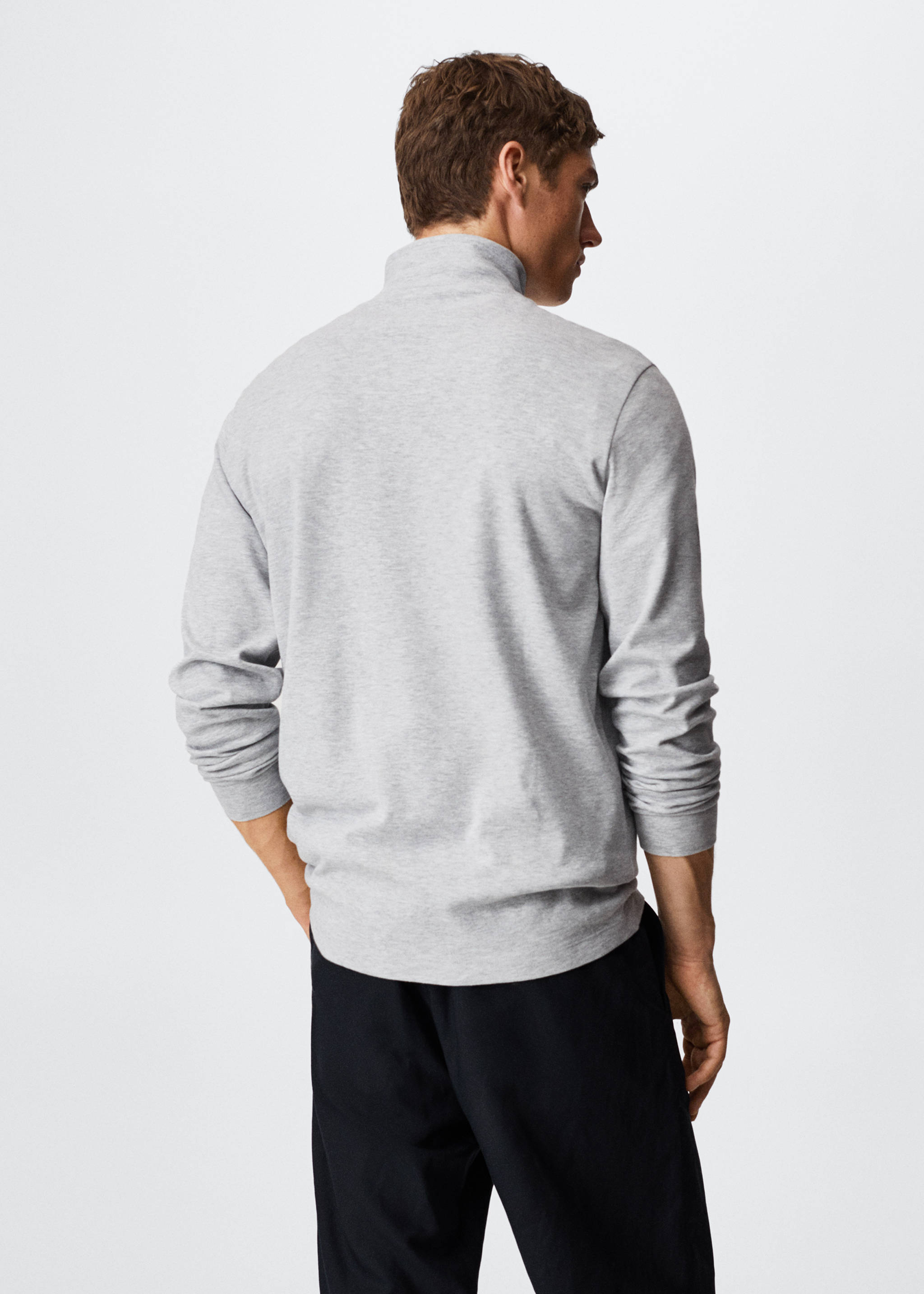 Baumwoll-Shirt mit Rollkragen - Rückseite des Artikels