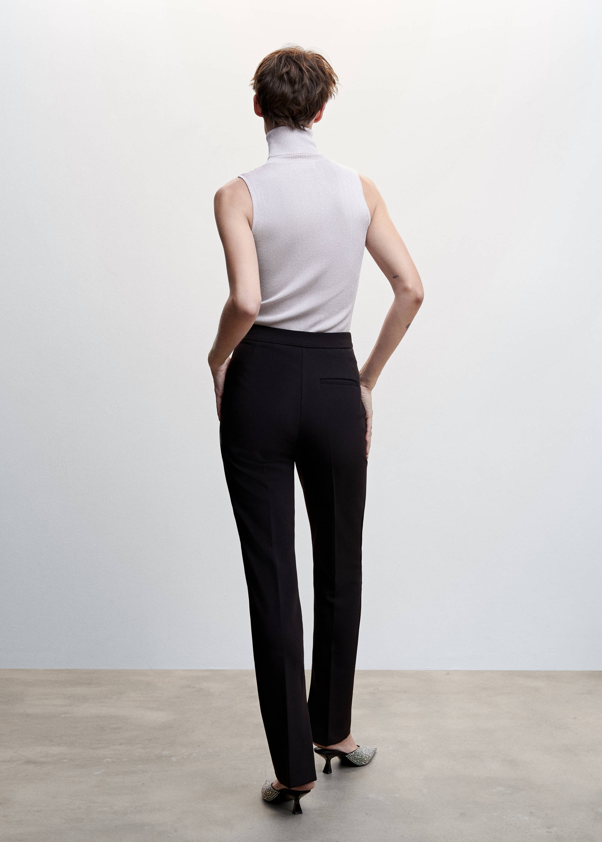 Turtleneck knit top - Reverse of the article