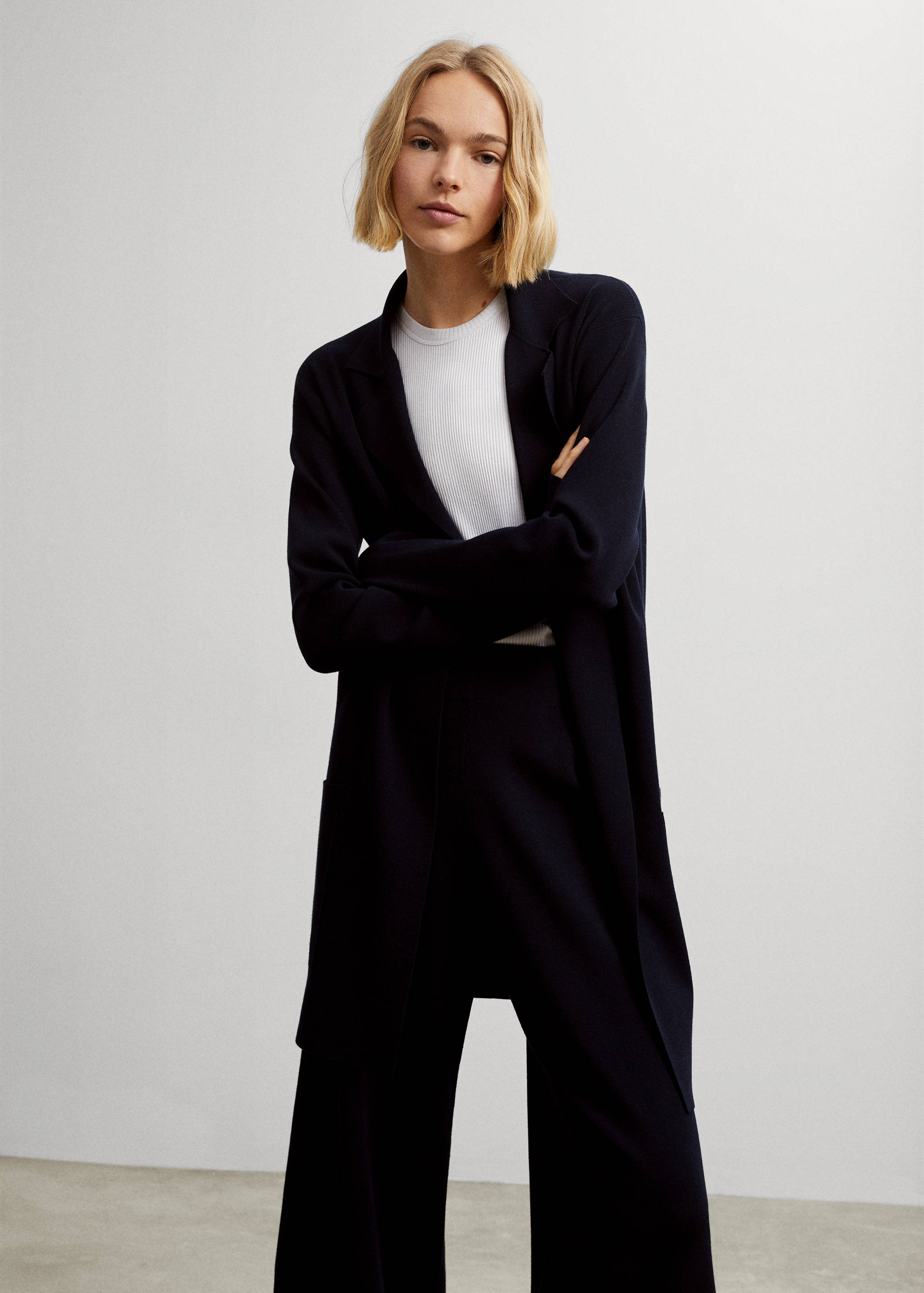 Cardigan lung din tricot compact - Plan mediu