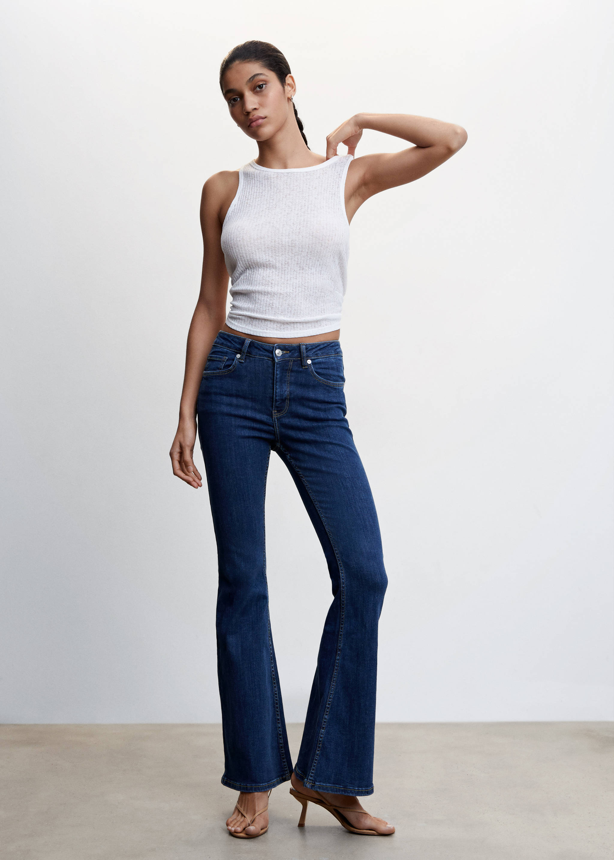 Medium-rise flared jeans - General plane