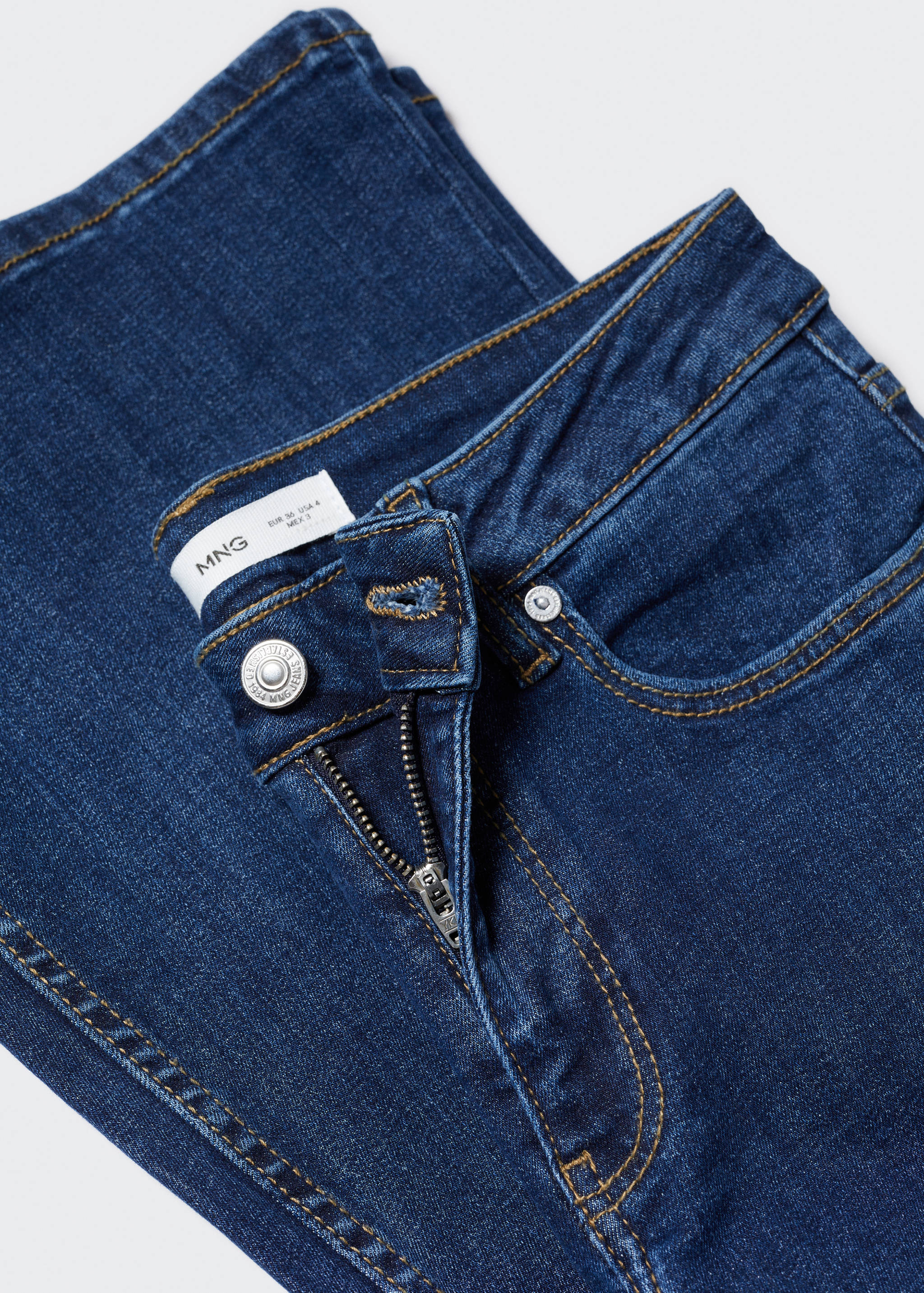 Medium-rise flared jeans - Details of the article 8