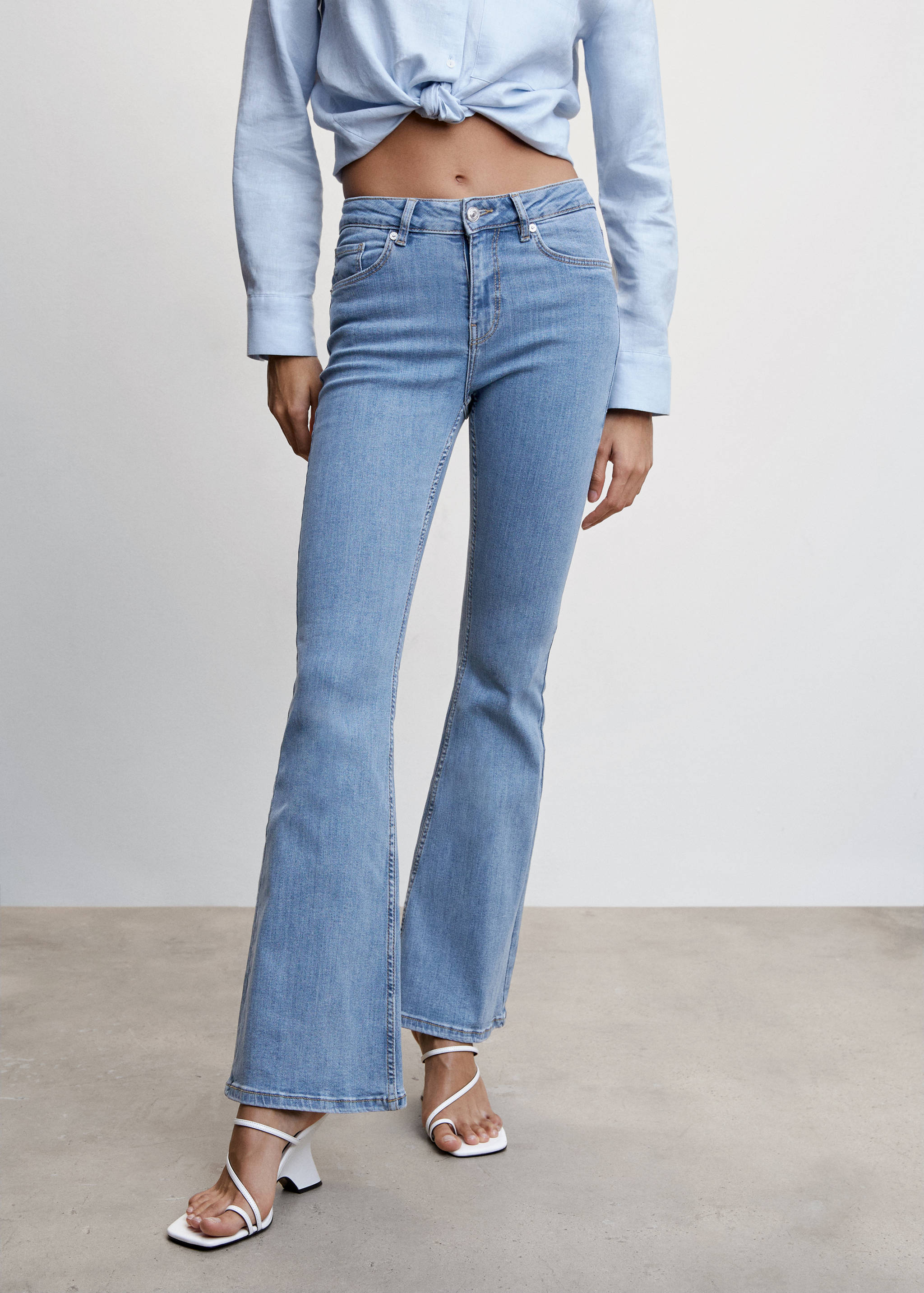 Medium-rise flared jeans - Medium plane