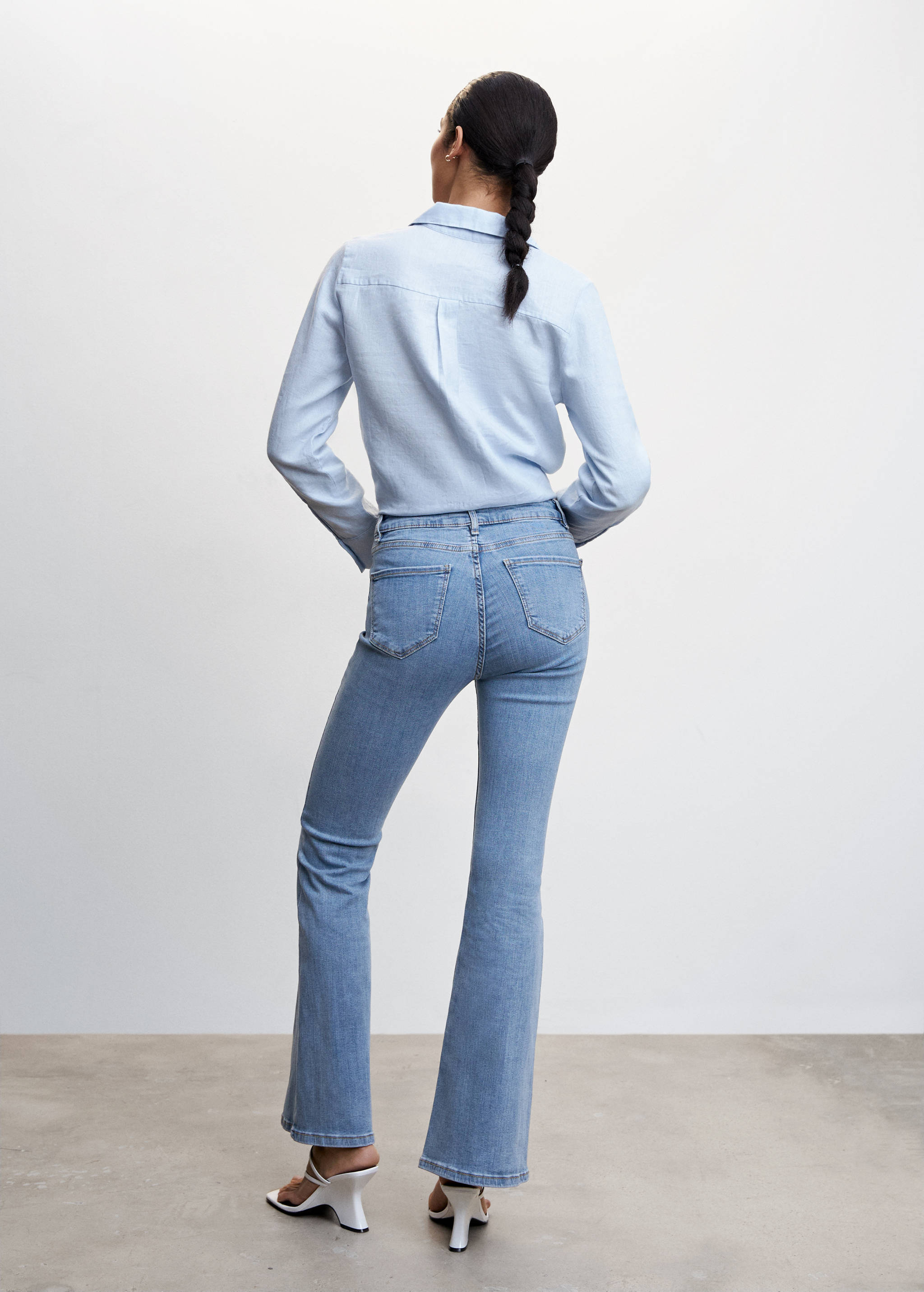 Medium-rise flared jeans - Reverse of the article