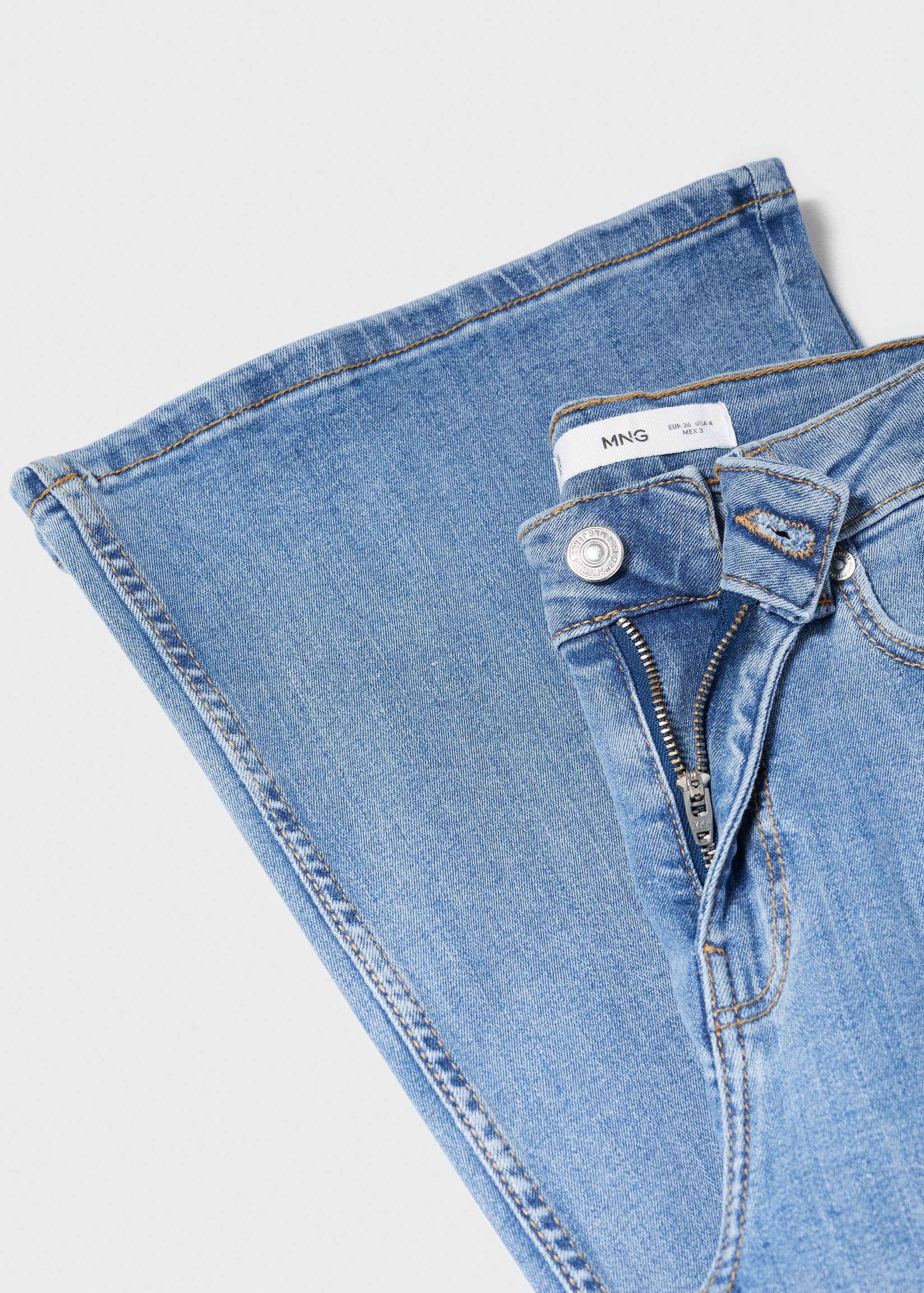 Medium-rise flared jeans - Details of the article 8