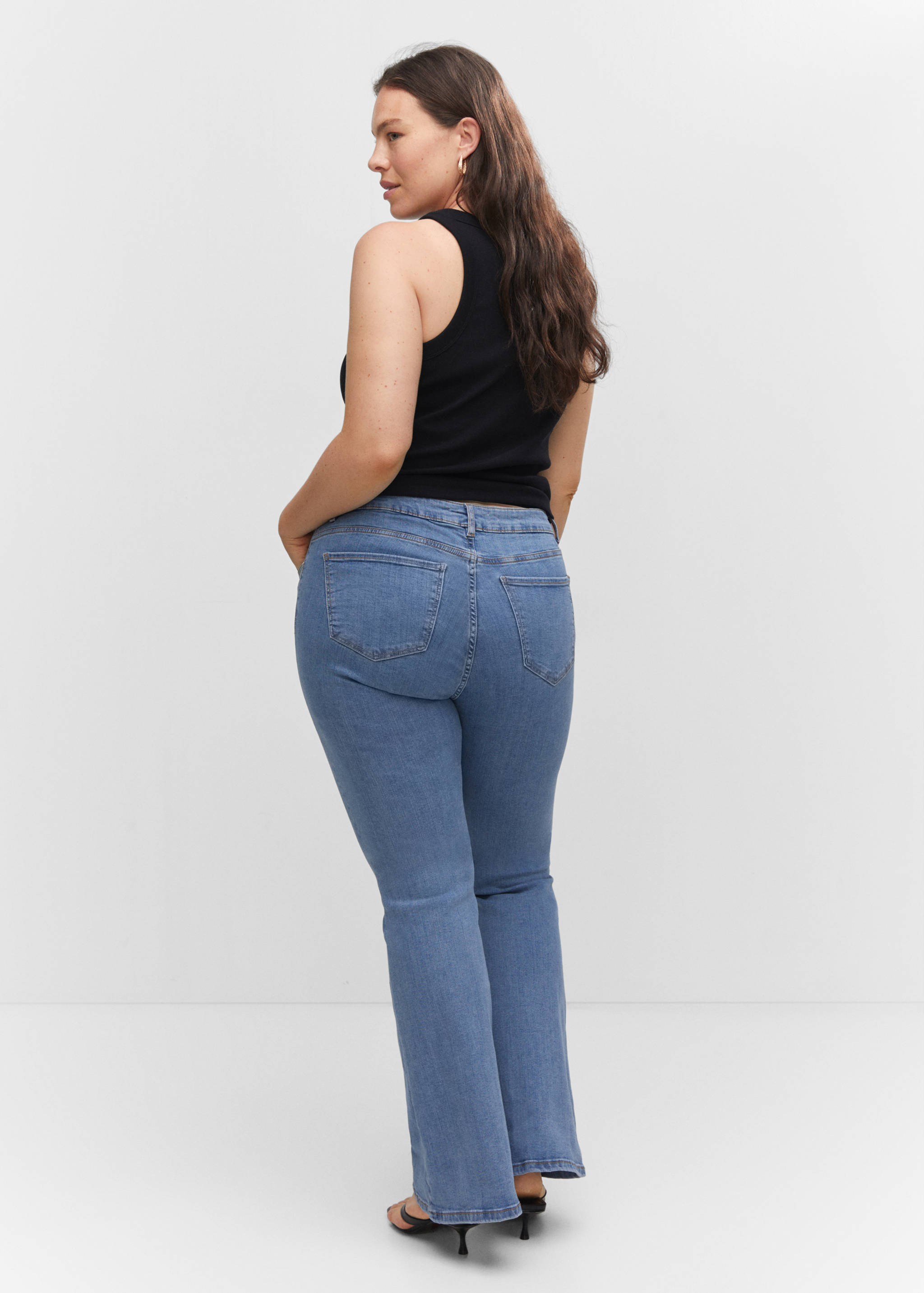 Medium-rise flared jeans - Details of the article 4