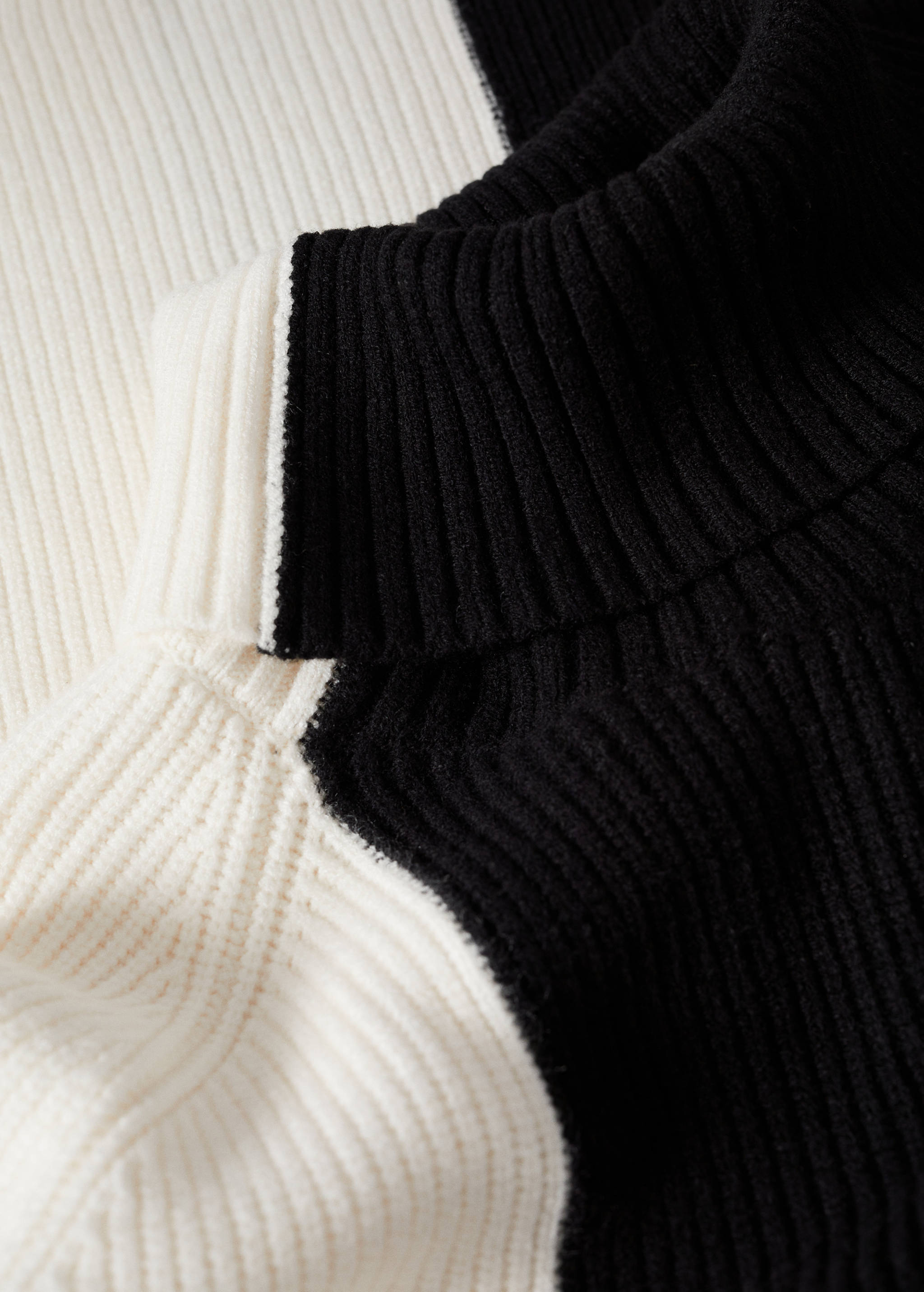 Pull-over col roulé bicolore - Détail de l'article 8