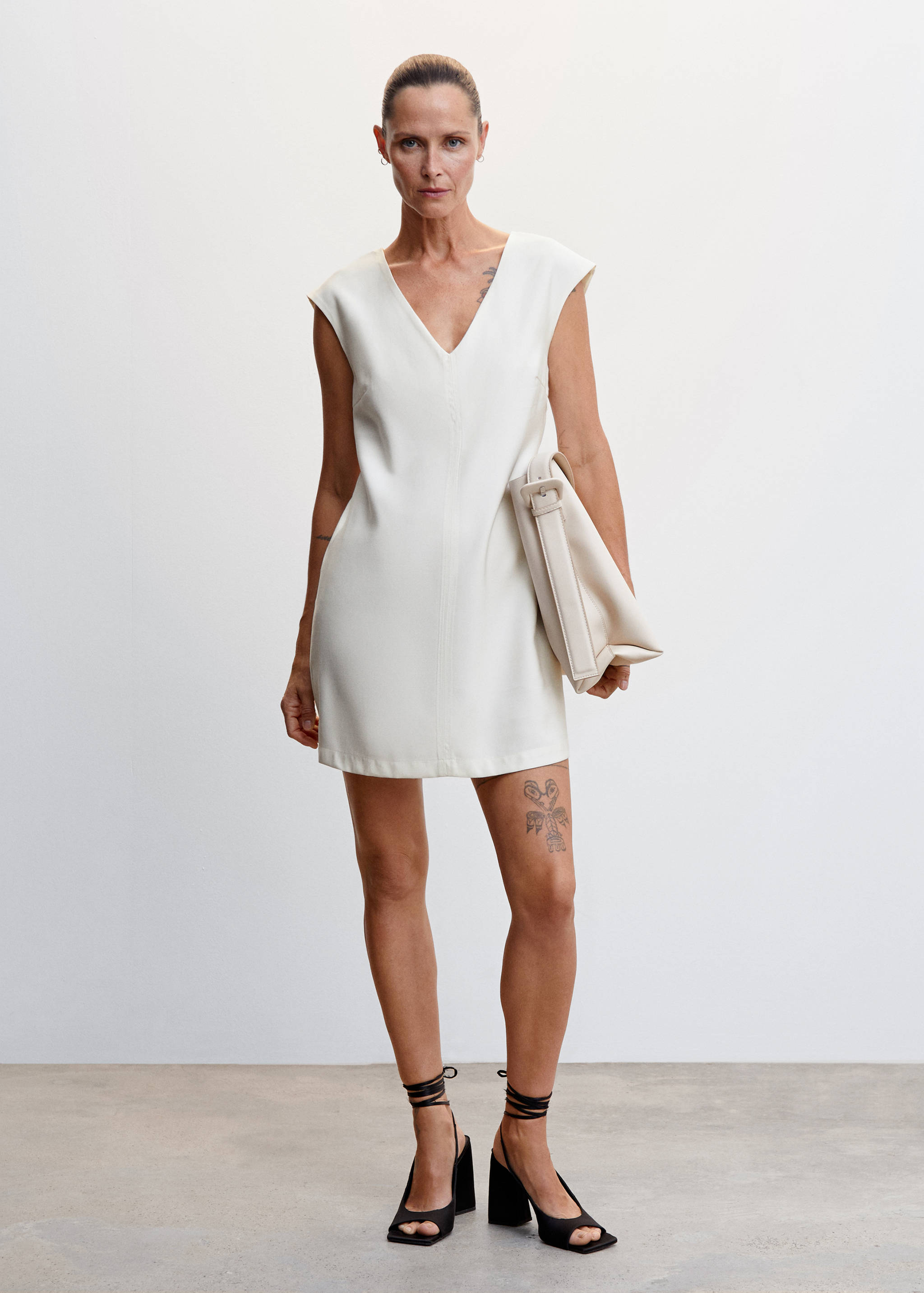 V-neckline short dress - General plane