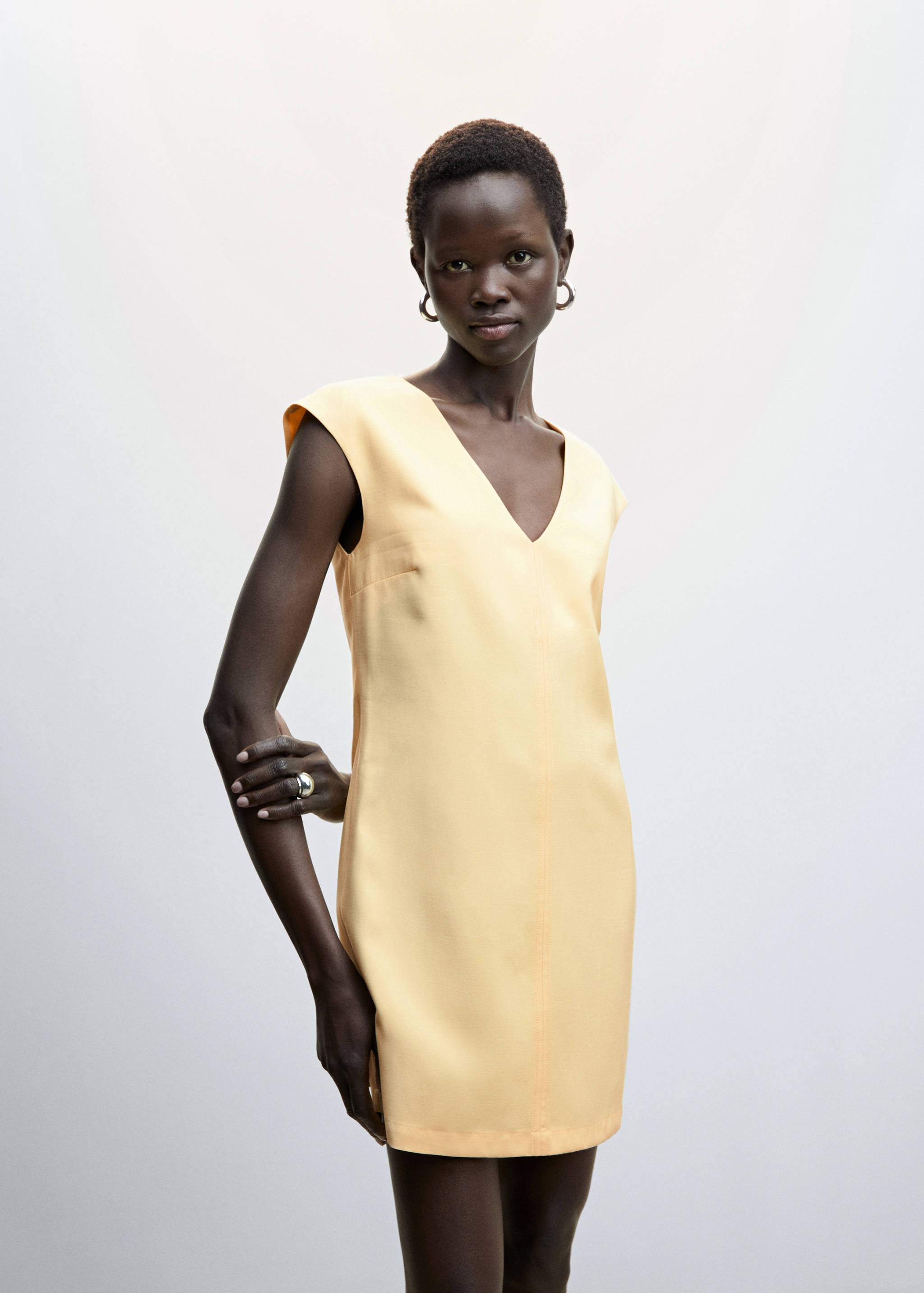 V-neckline short dress - Medium plane