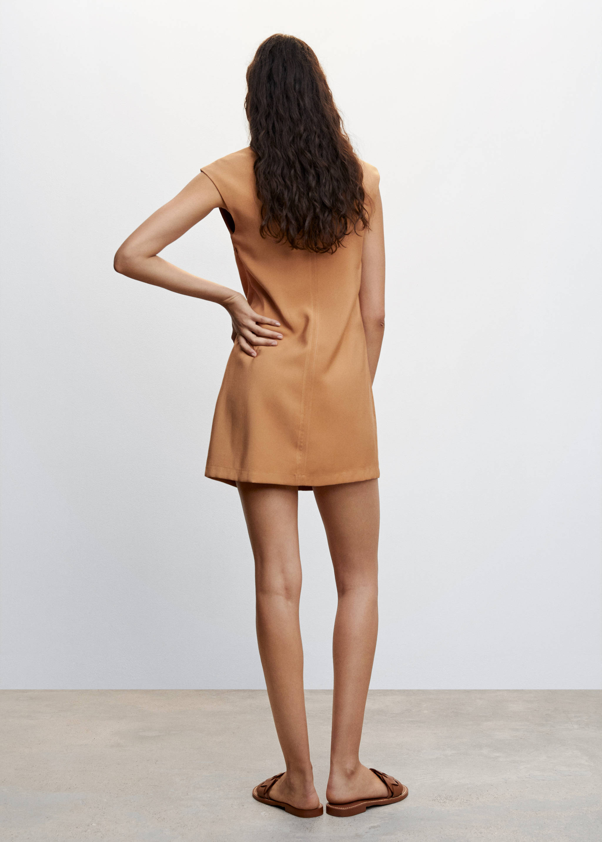 Vestit curt escot en punta - Revers de l'article