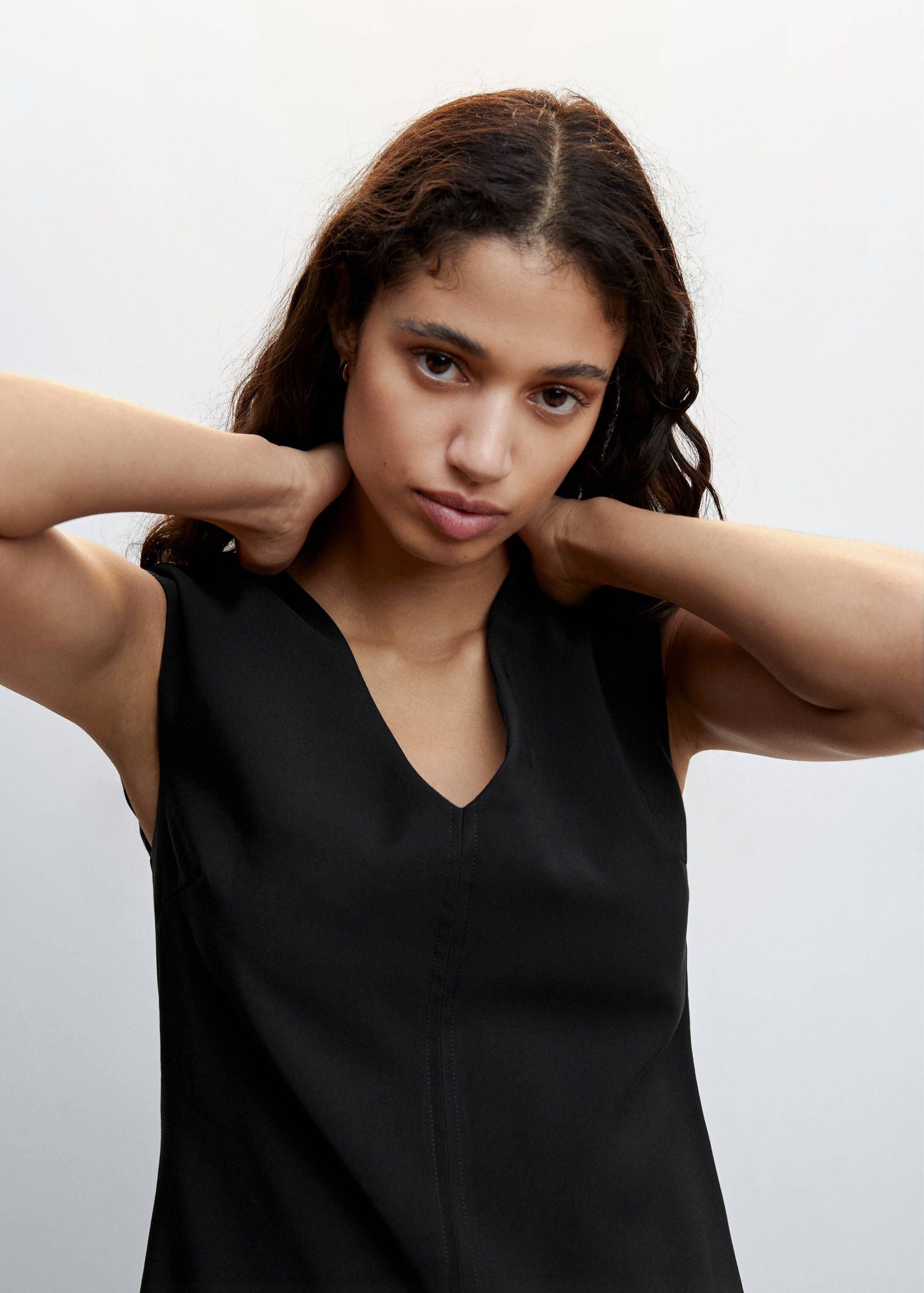 V-neckline short dress - Details of the article 1